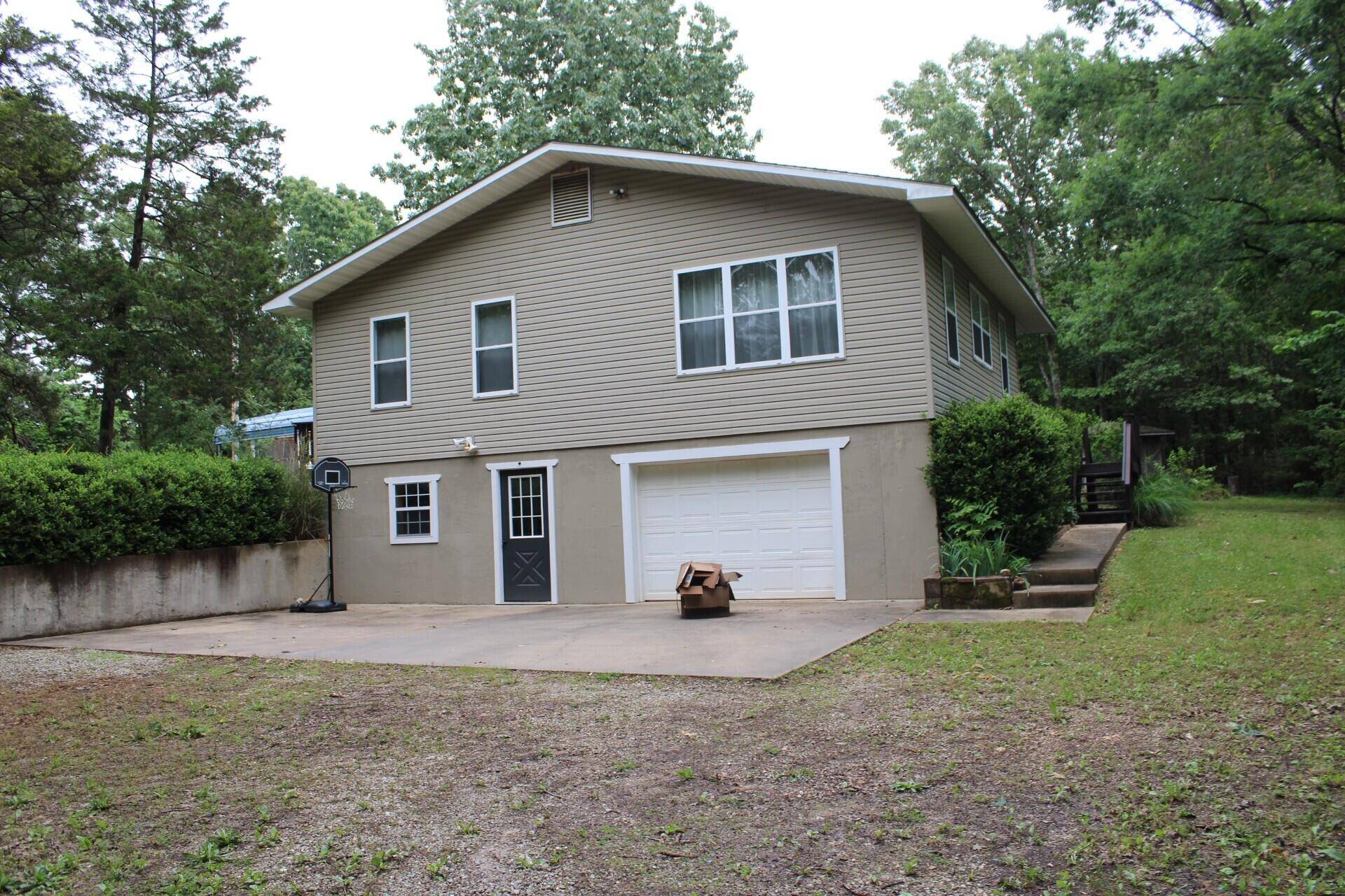 10058 County Road 8590, West Plains, MO 65775
