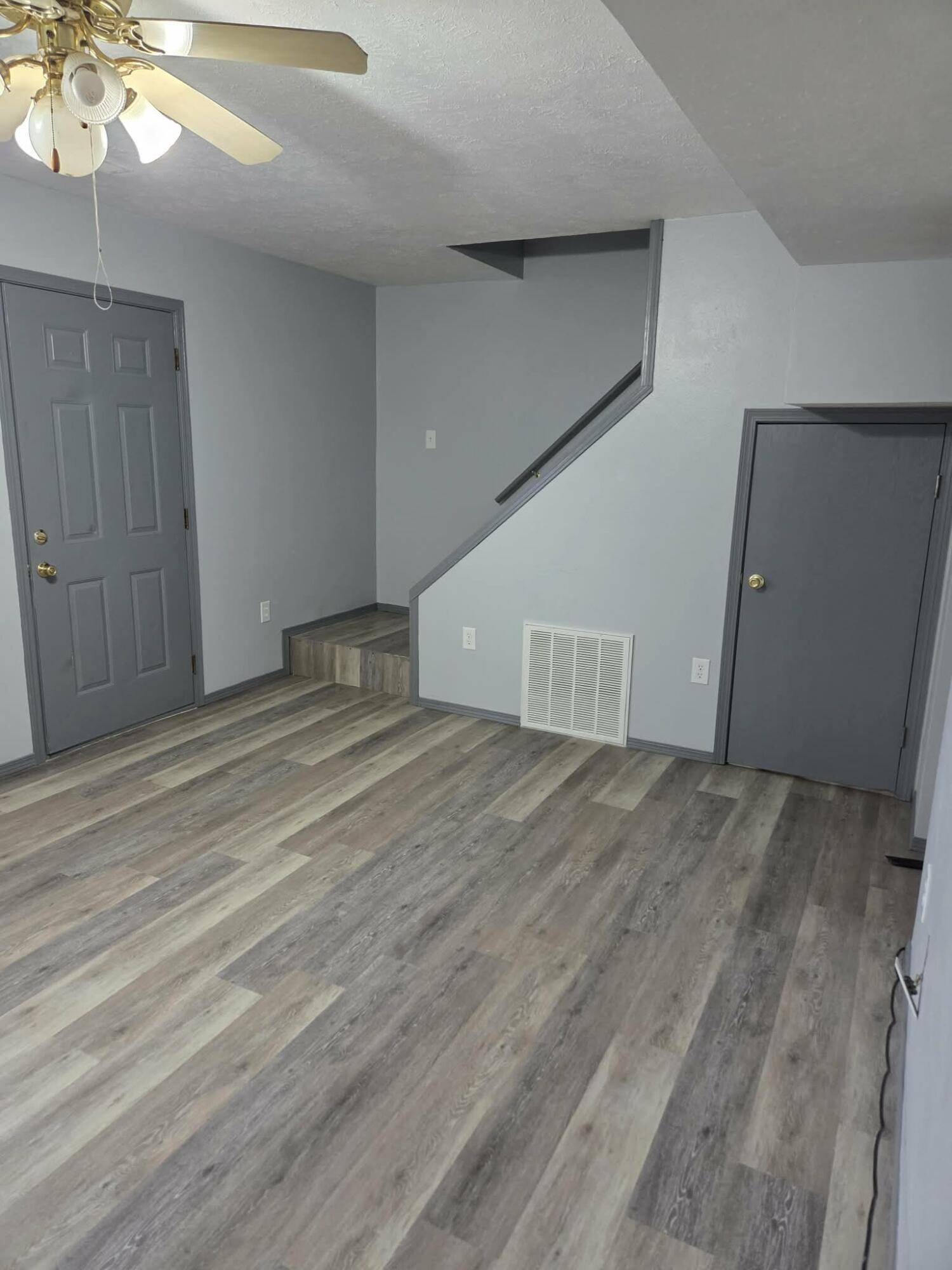217 & 219 N Main ST, Conway, MO 65632