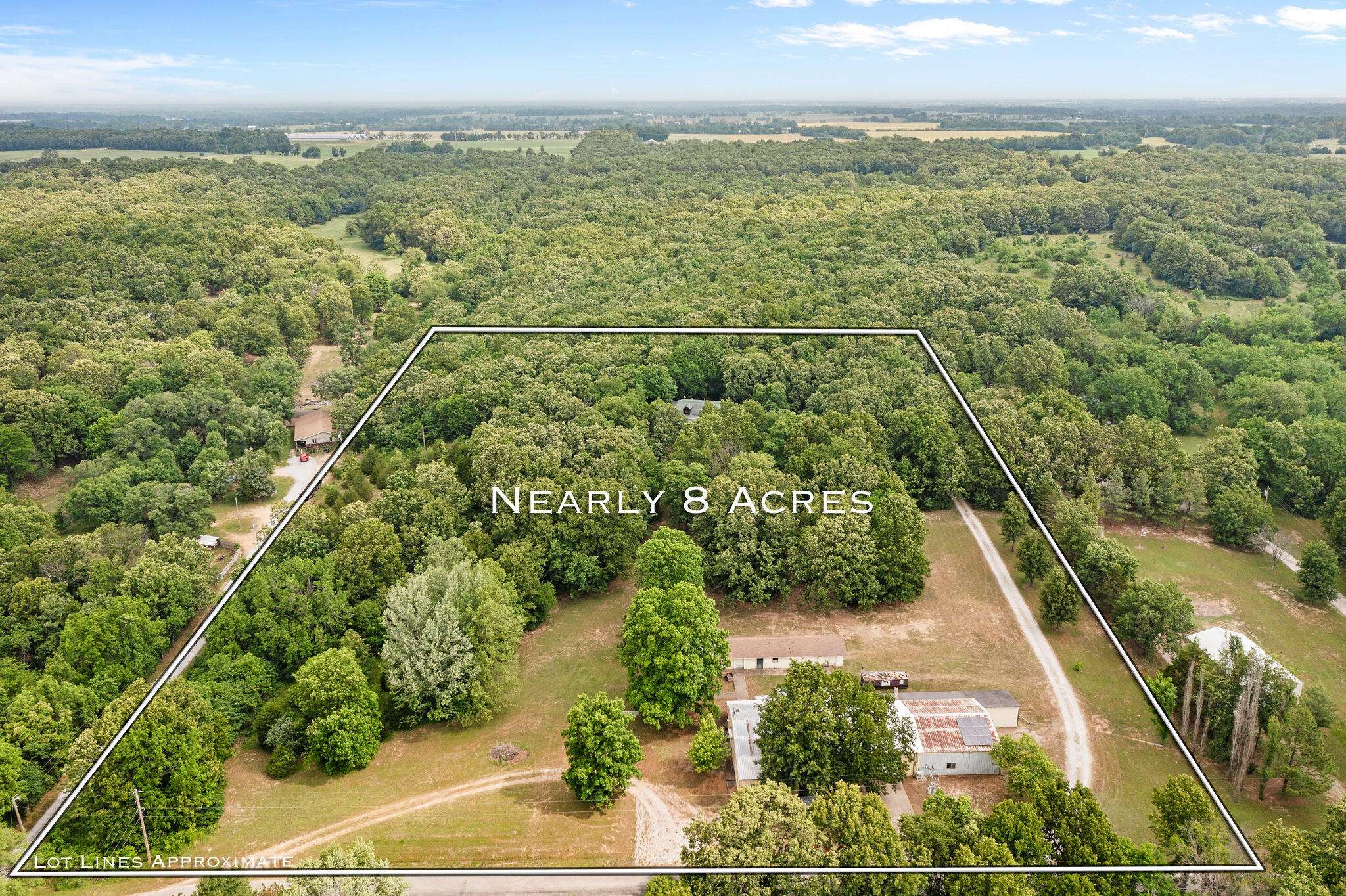21643 Lawrence 1040, Pierce City, MO 65723