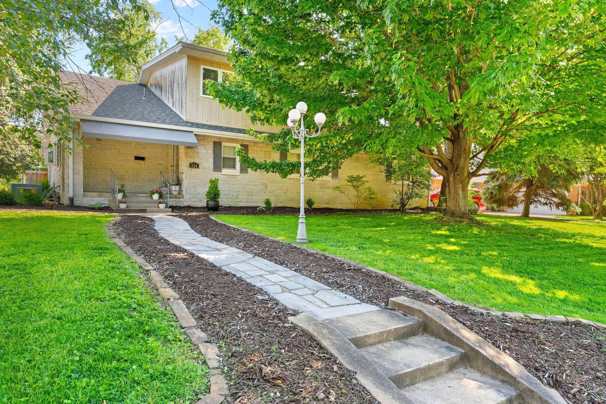 826 E Portland ST, Springfield, MO 65807
