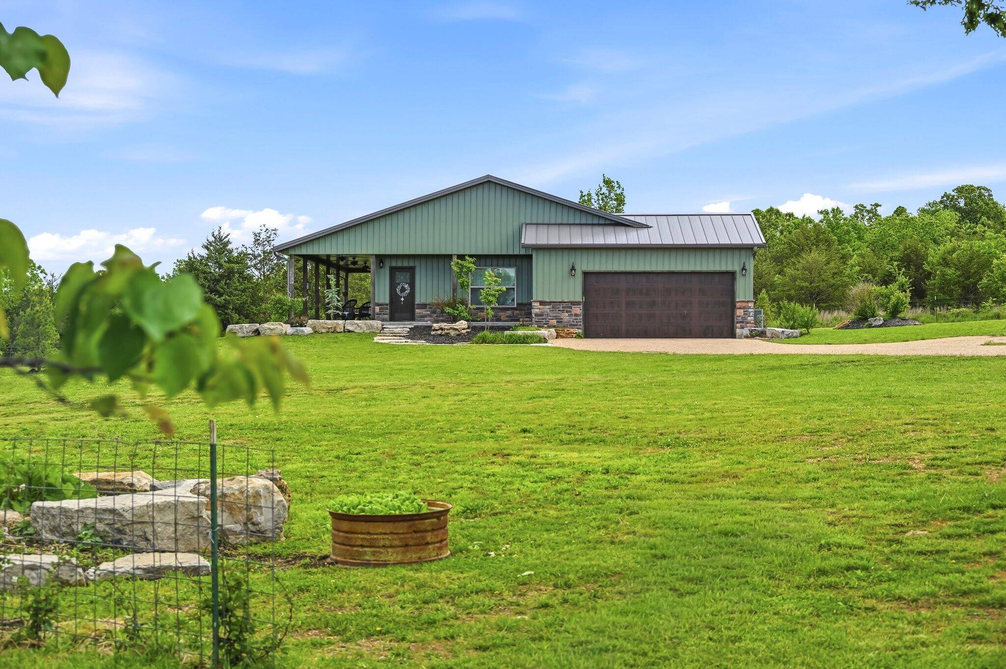 11830 Farm Road 1195, Aurora, MO 65605
