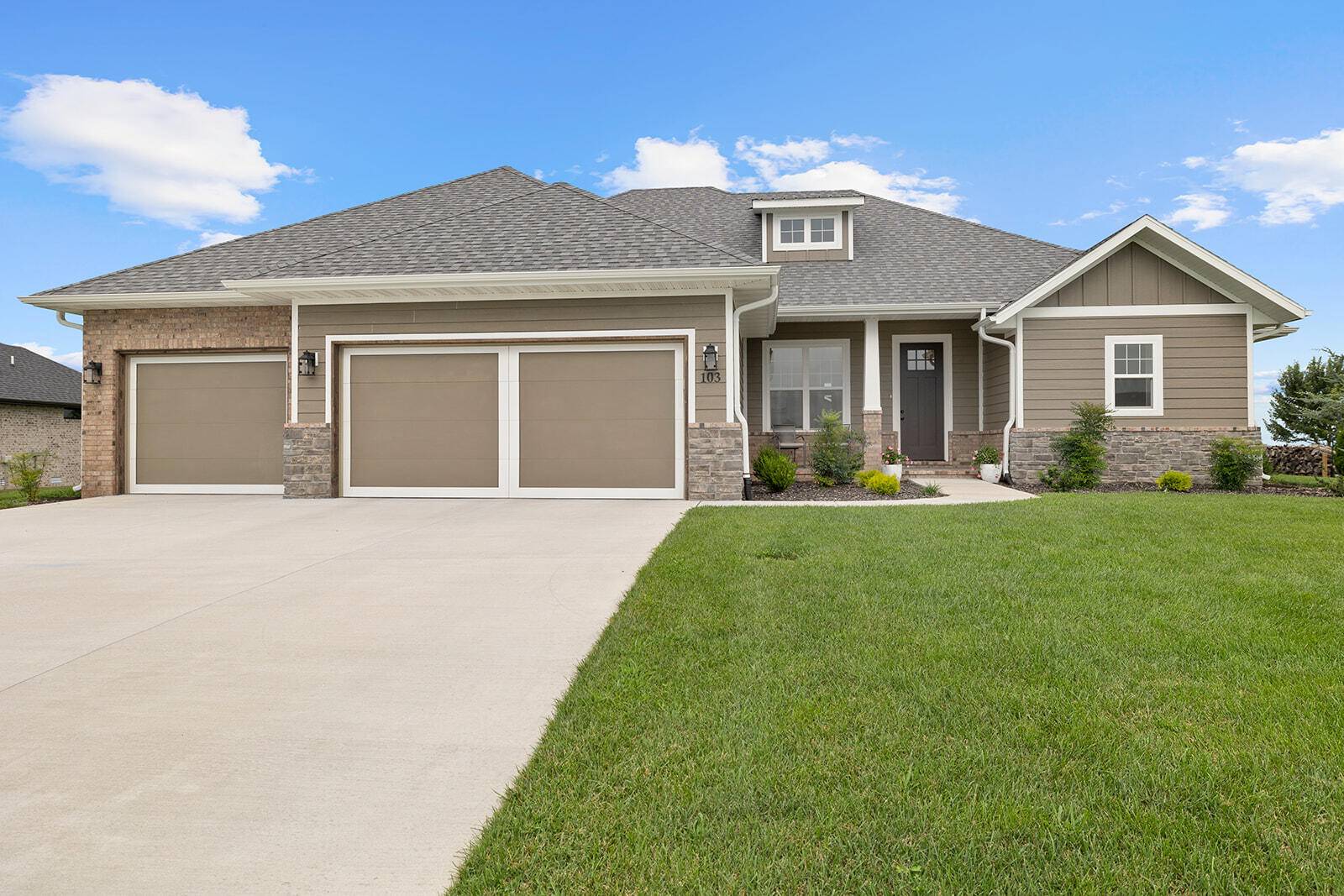 103 Summit Point RD, Saddlebrooke, MO 65630