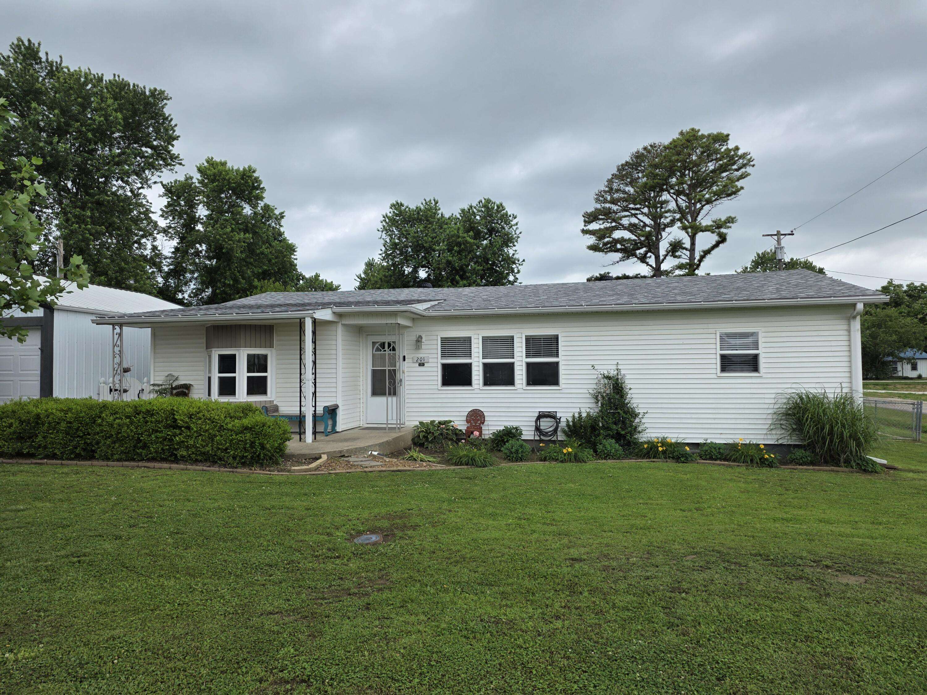 201 S Everett ST, Fair Play, MO 65649