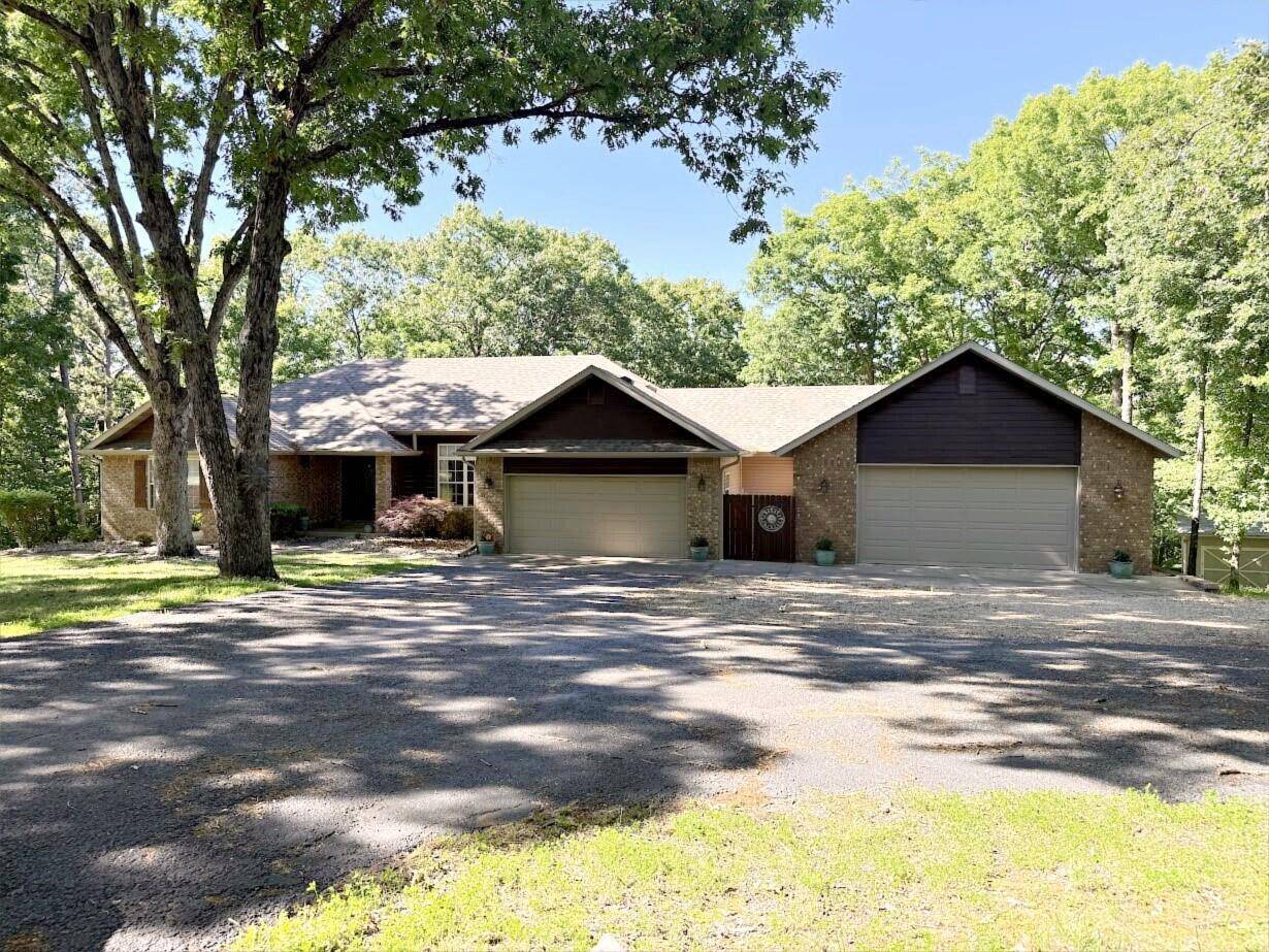 773 Pokeberry LN, Lampe, MO 65681