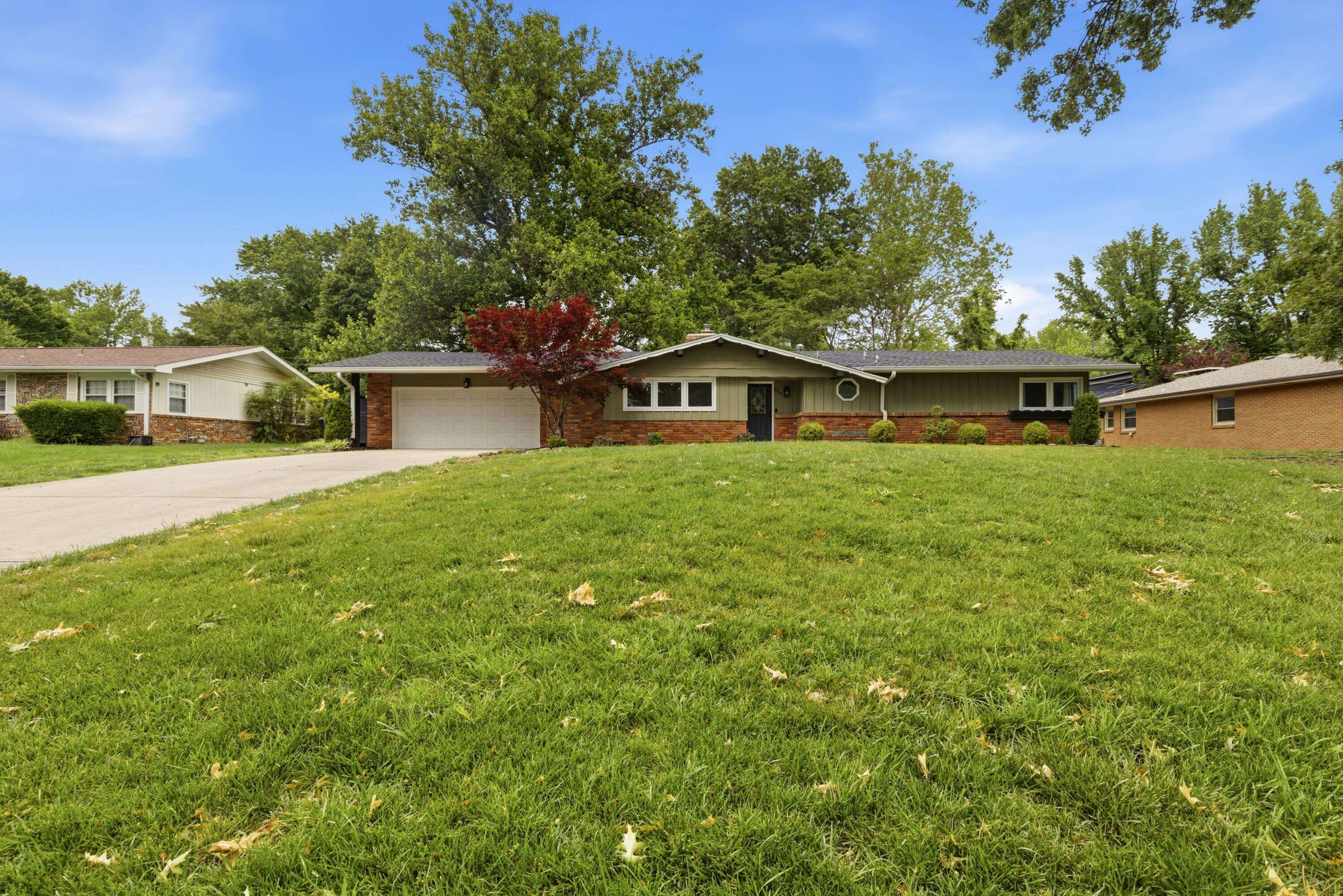 2723 E Glenwood ST, Springfield, MO 65804