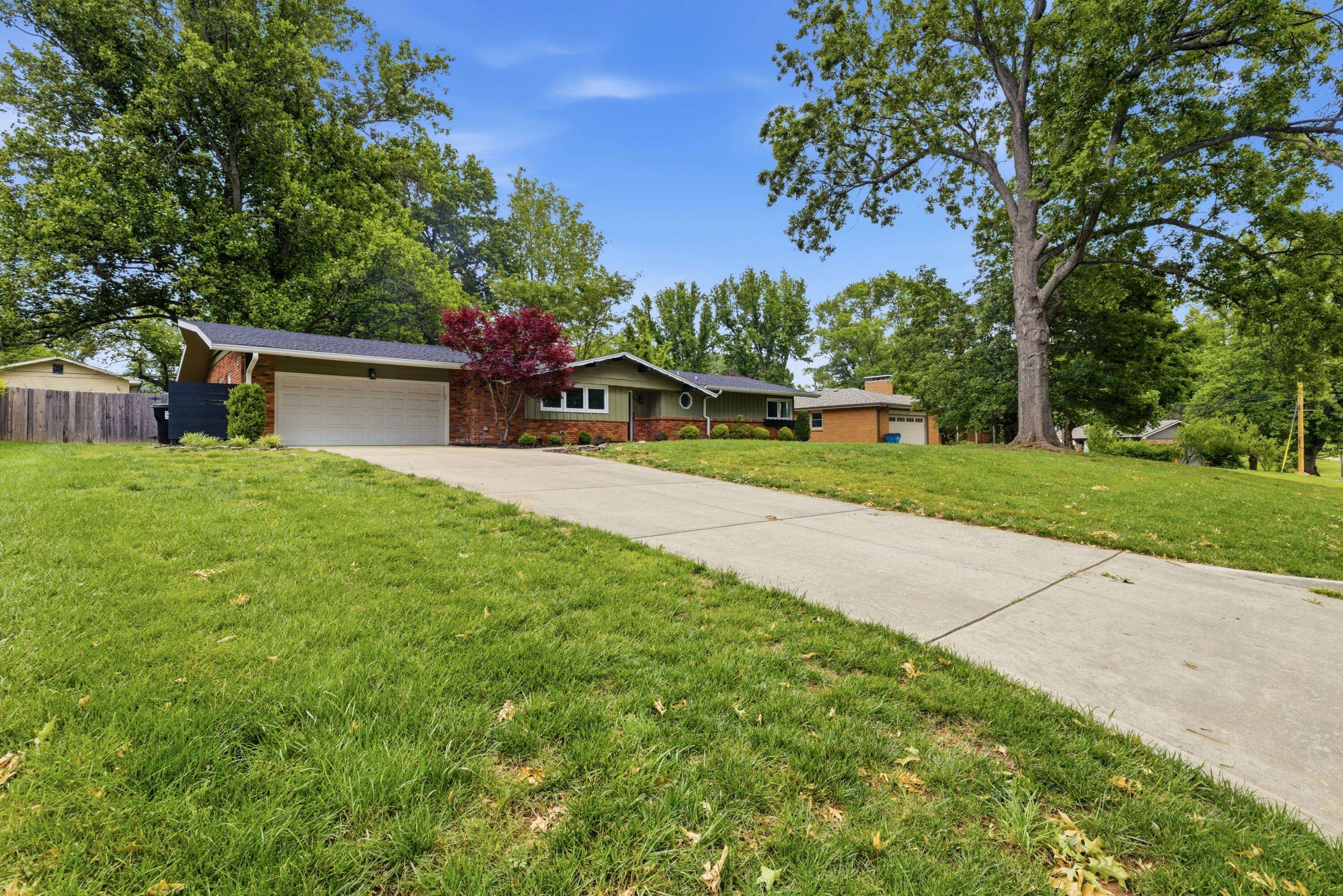 2723 E Glenwood ST, Springfield, MO 65804