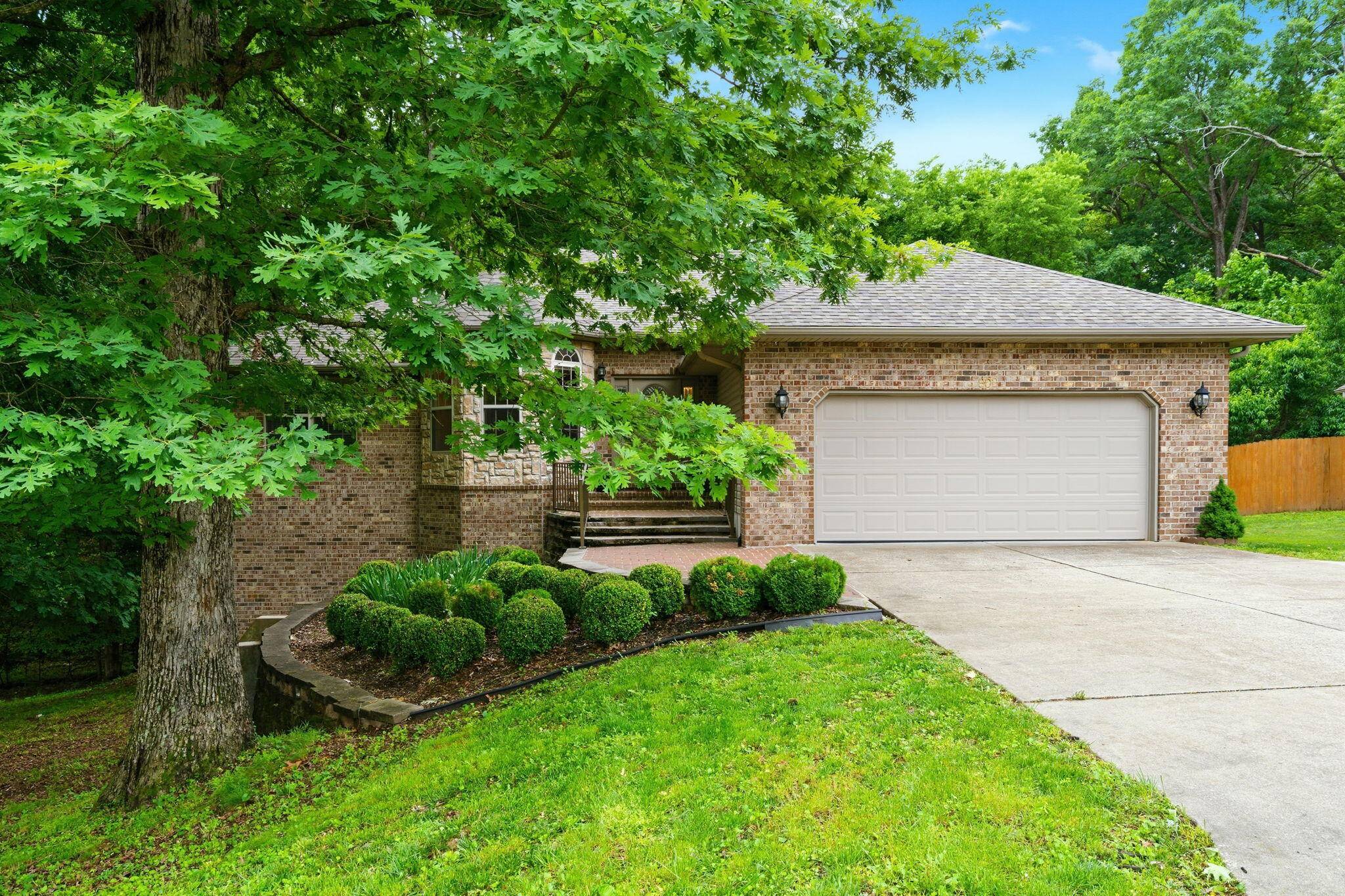 902 S 14th AVE, Ozark, MO 65721