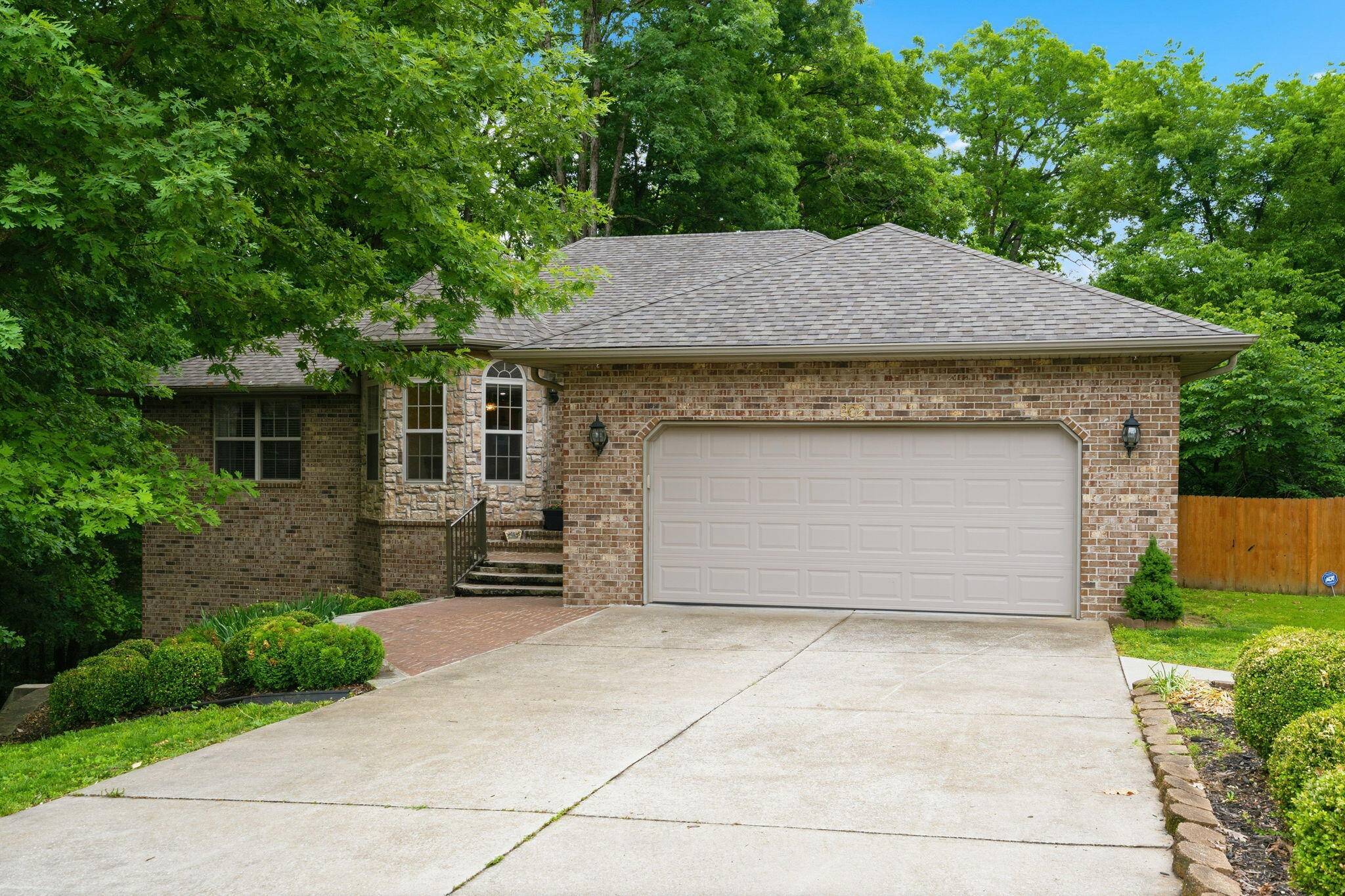 902 S 14th AVE, Ozark, MO 65721