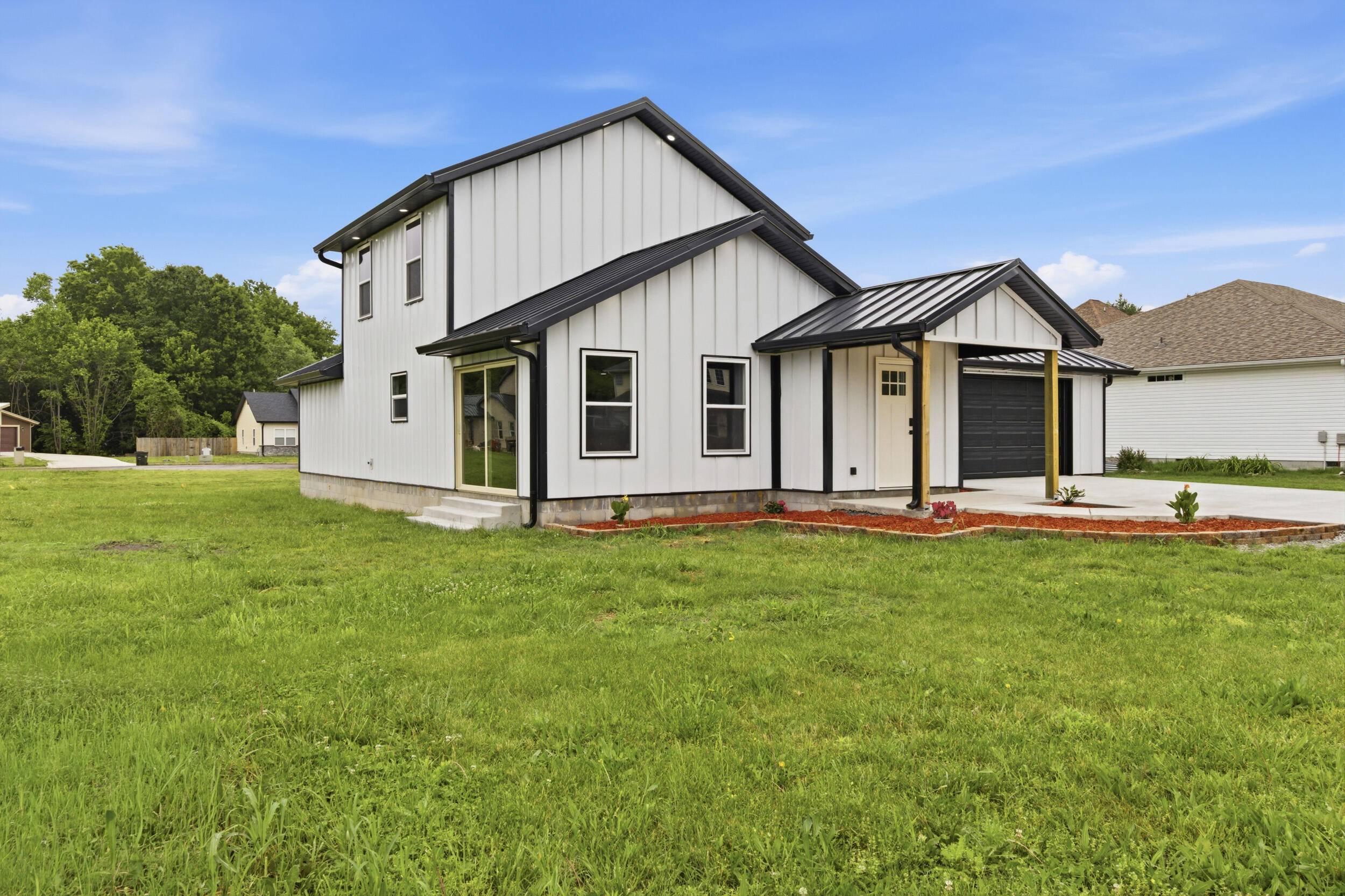 206 Travis ST, Monett, MO 65708