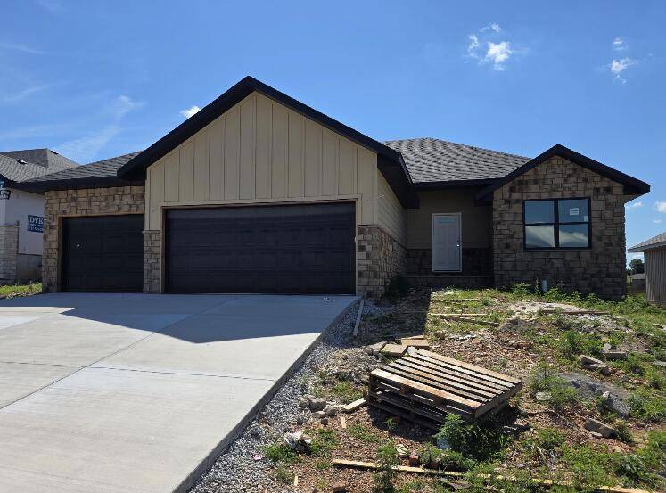 935 S Pindall LN, Nixa, MO 65714