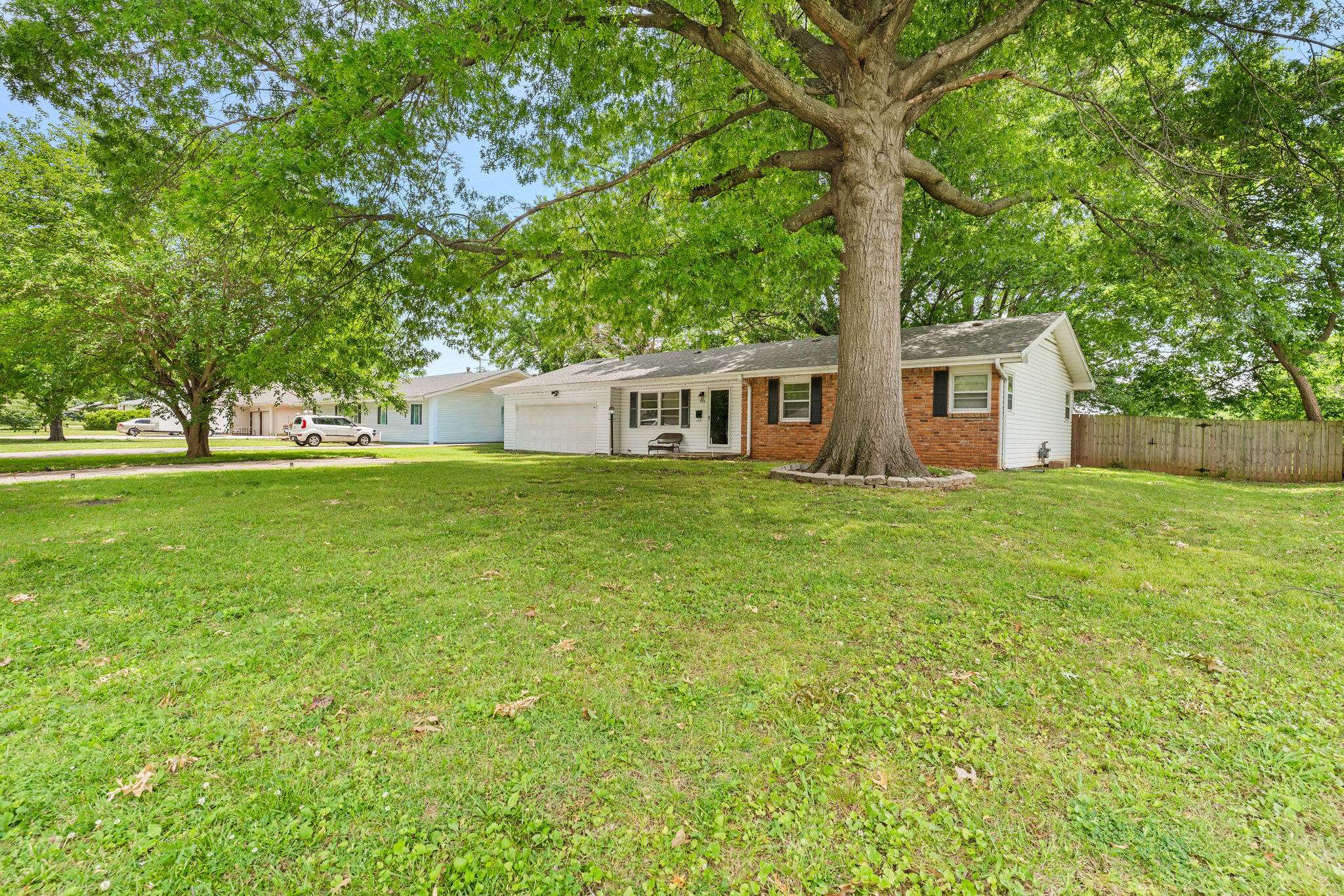 730 W Sylvania ST, Springfield, MO 65807