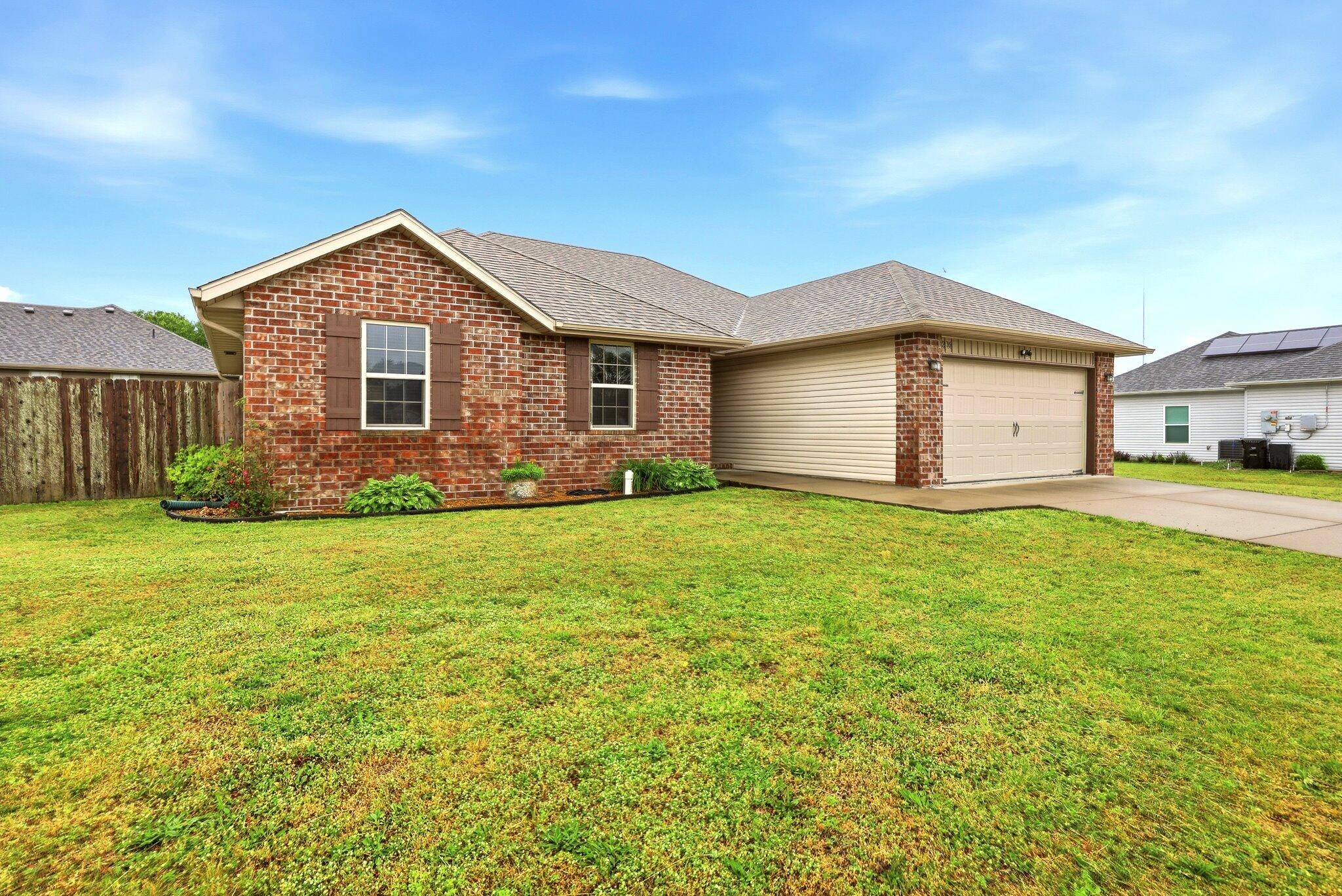 276 E Garnet DR, Republic, MO 65738