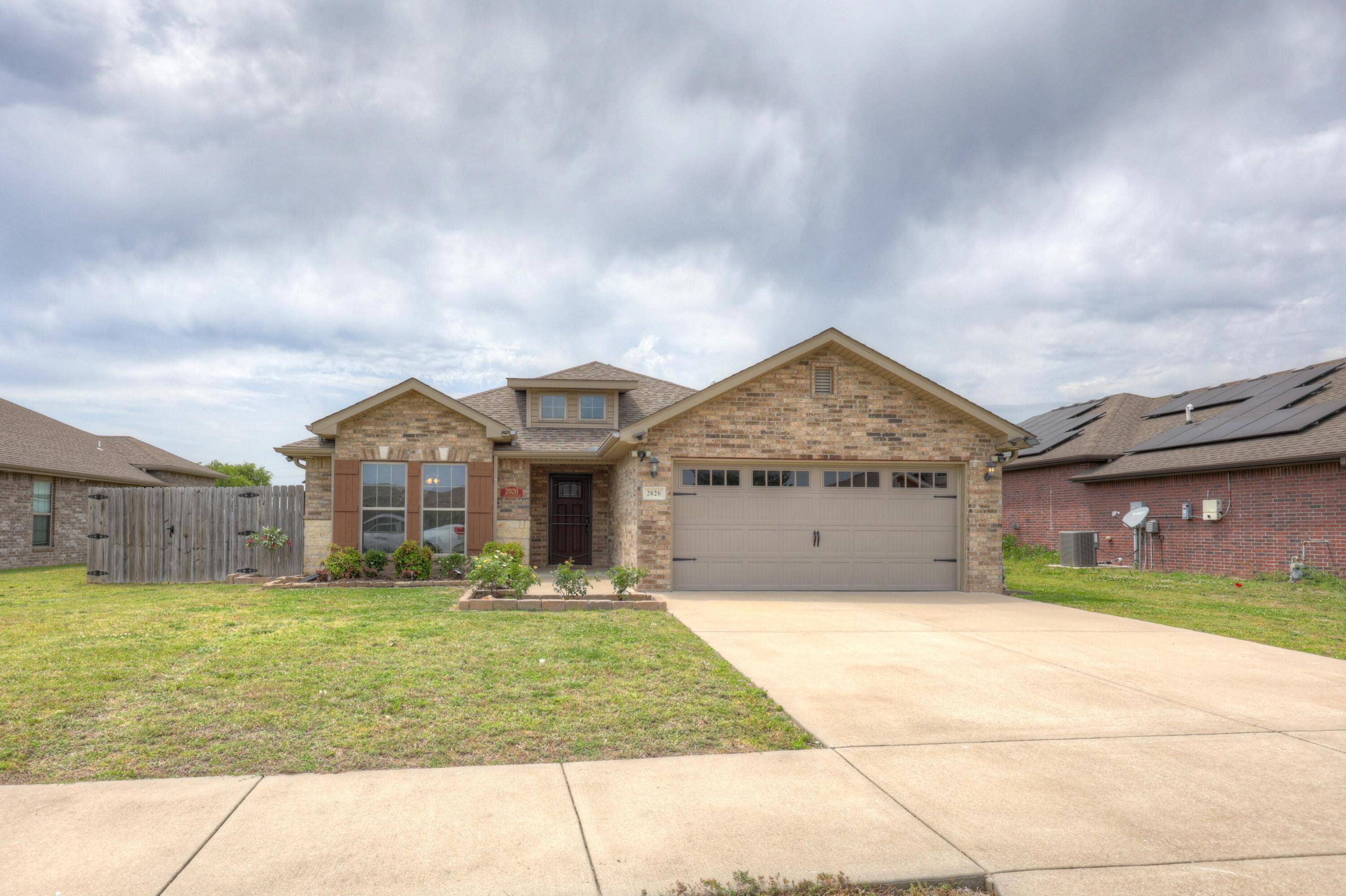 2020 S Jonathan Hunter ST, Joplin, MO 64804