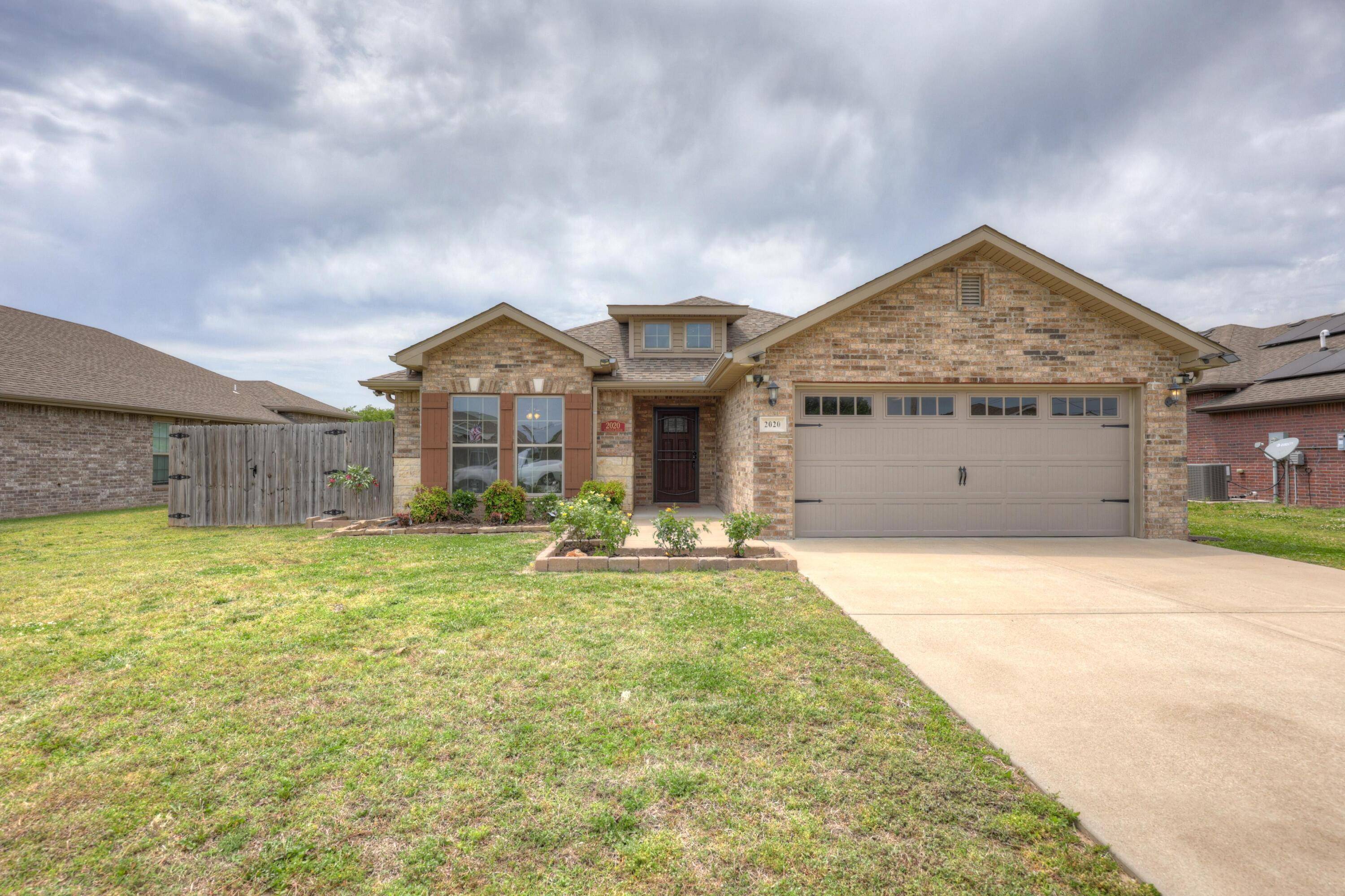 2020 S Jonathan Hunter ST, Joplin, MO 64804