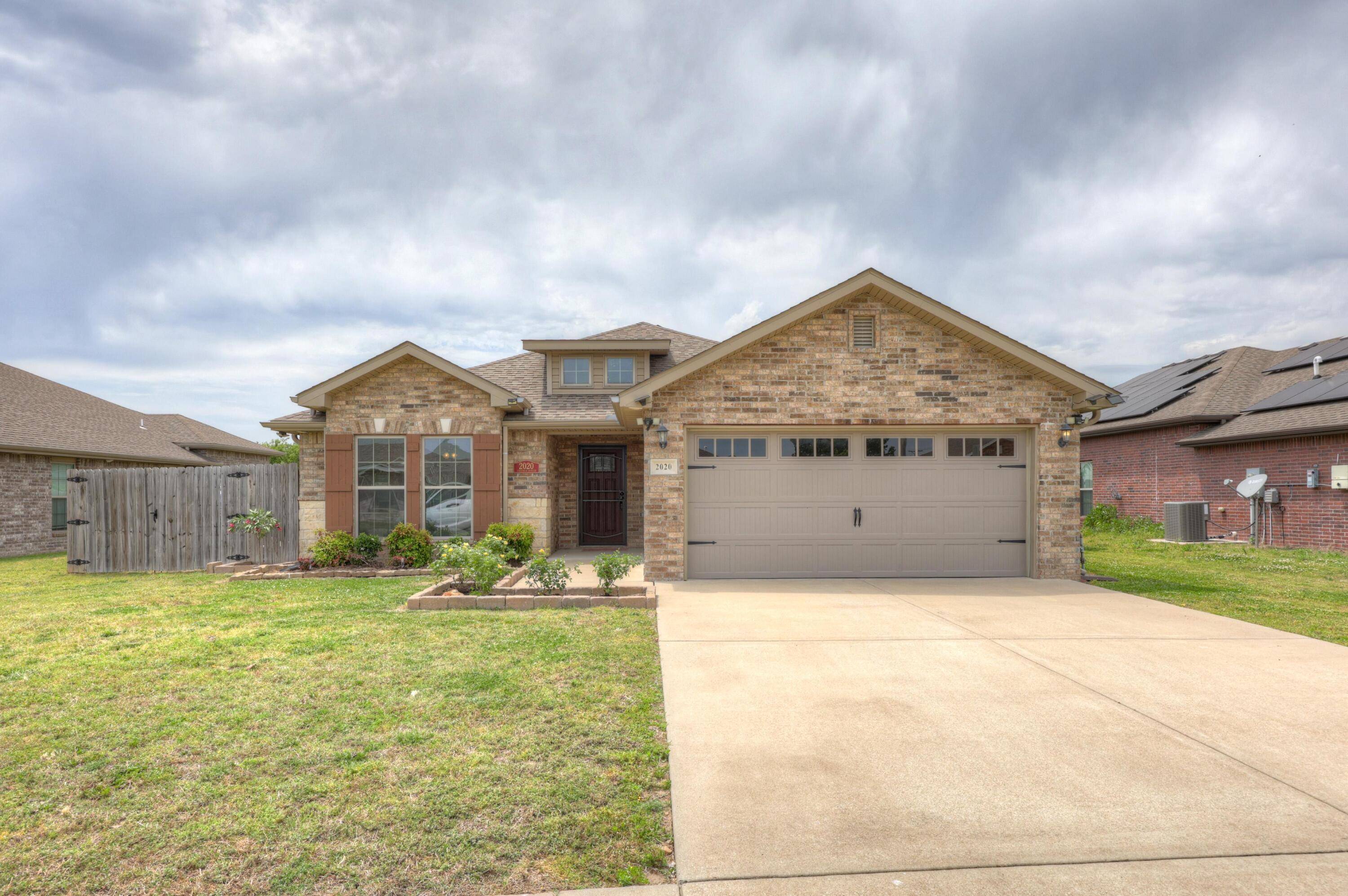 2020 S Jonathan Hunter ST, Joplin, MO 64804