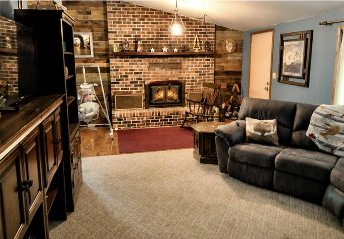152 Obenshain LN, Noel, MO 64854