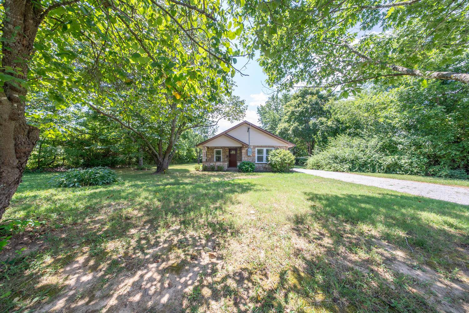 5352 U.S. 160, Theodosia, MO 65761