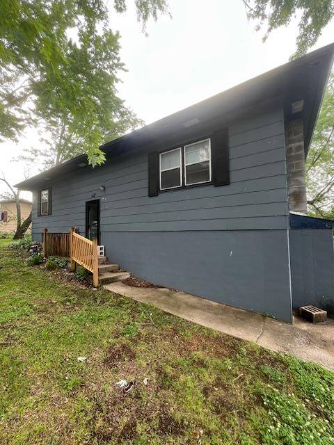 716 N Terrace LN, Stockton, MO 65785