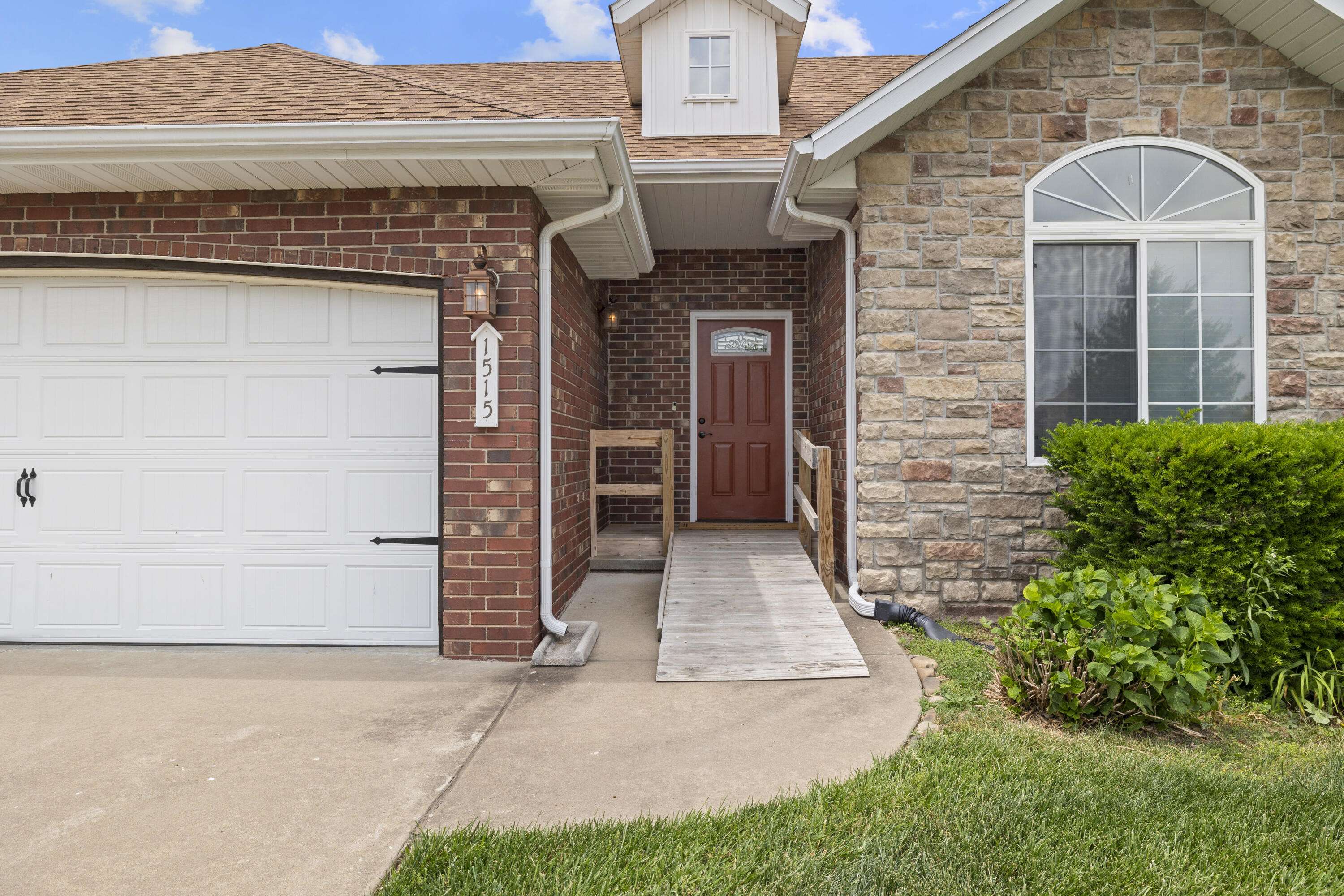 1515 S Natchez RD, Republic, MO 65738