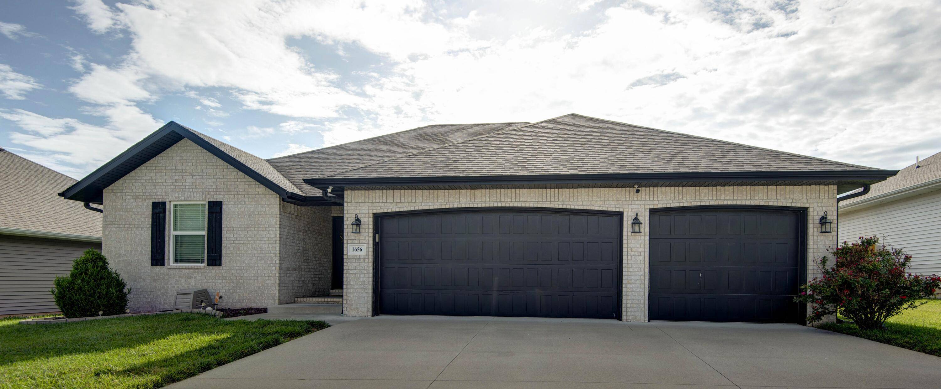 1656 N Penrose AVE, Nixa, MO 65714
