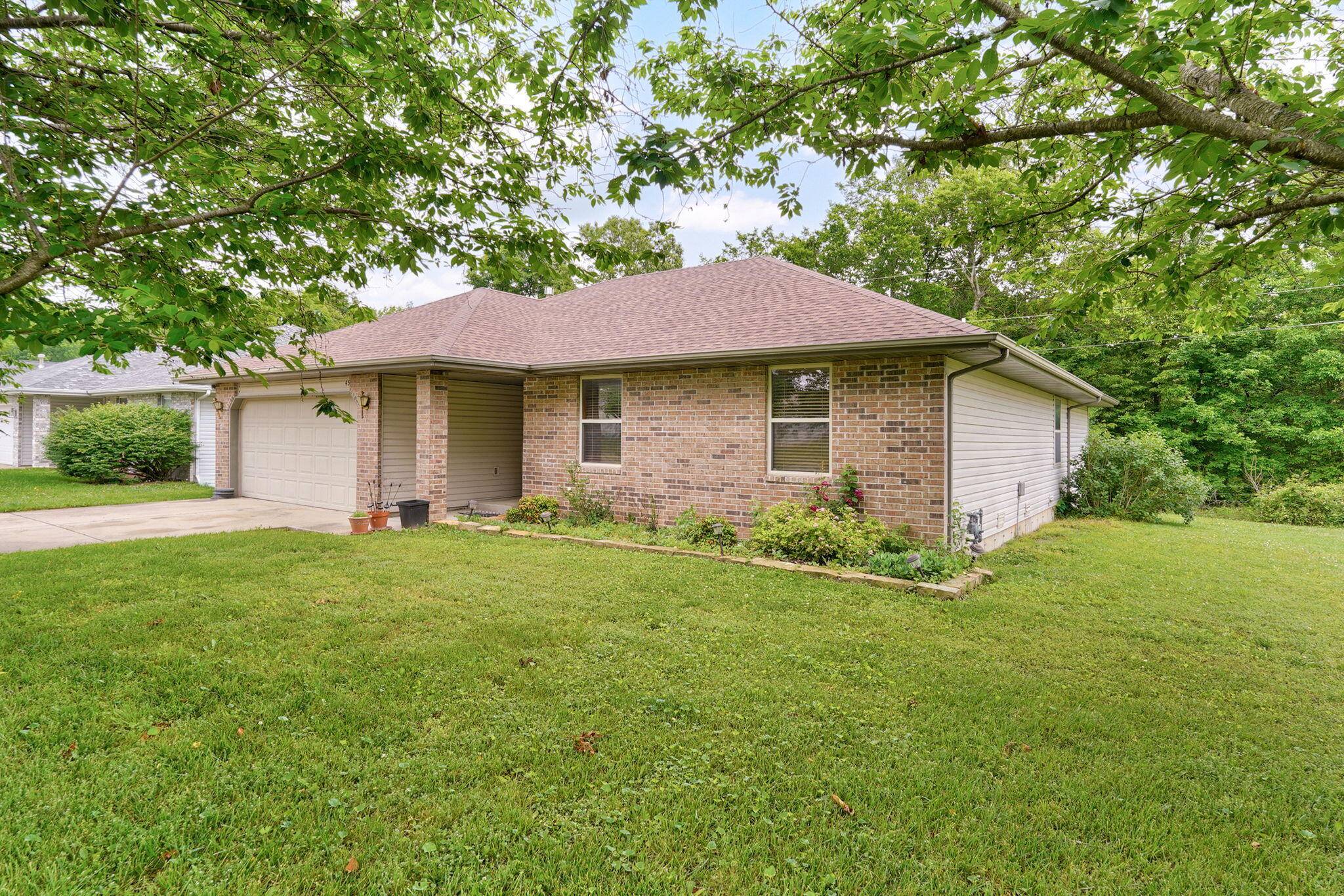 450 S Basswood AVE, Republic, MO 65738