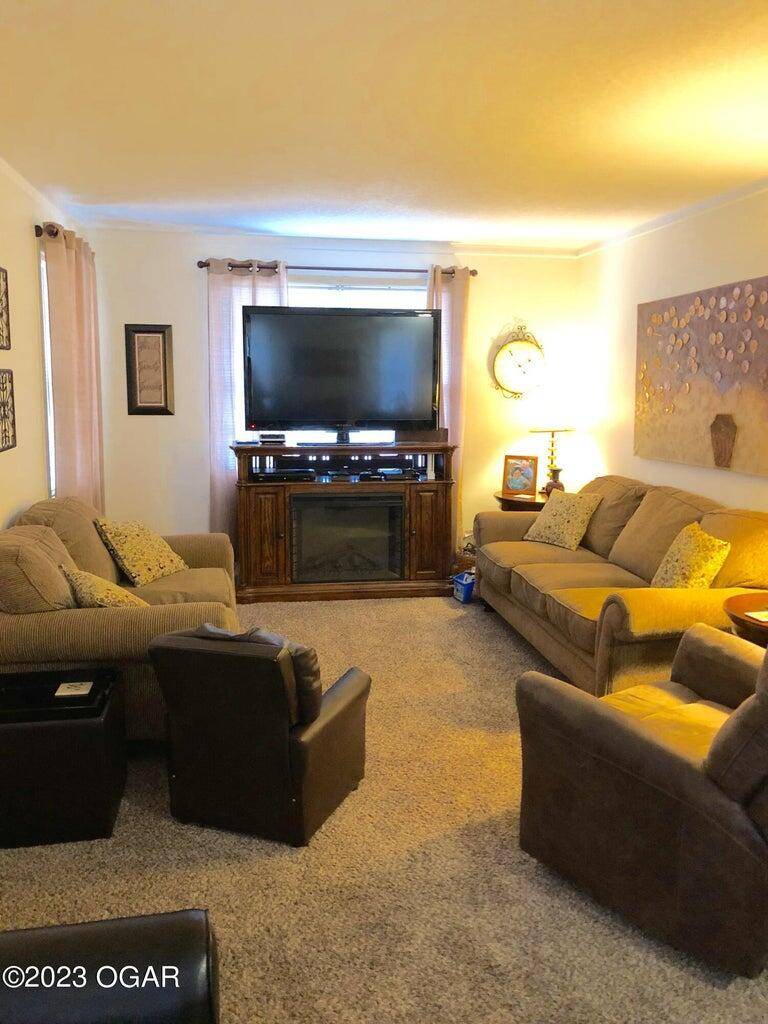 225 N Jackson AVE, Joplin, MO 64801