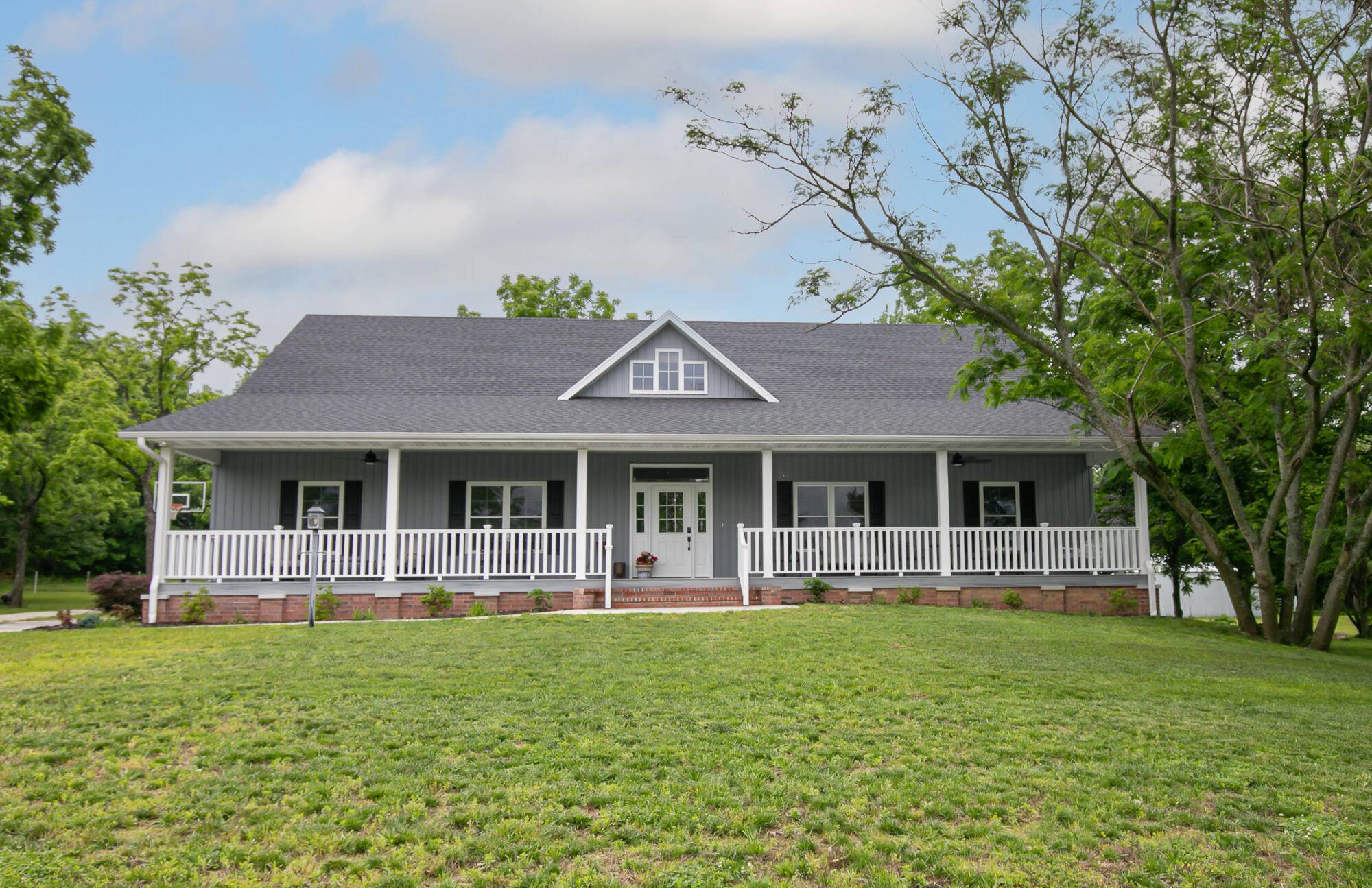 1422 E 370th RD, Bolivar, MO 65613