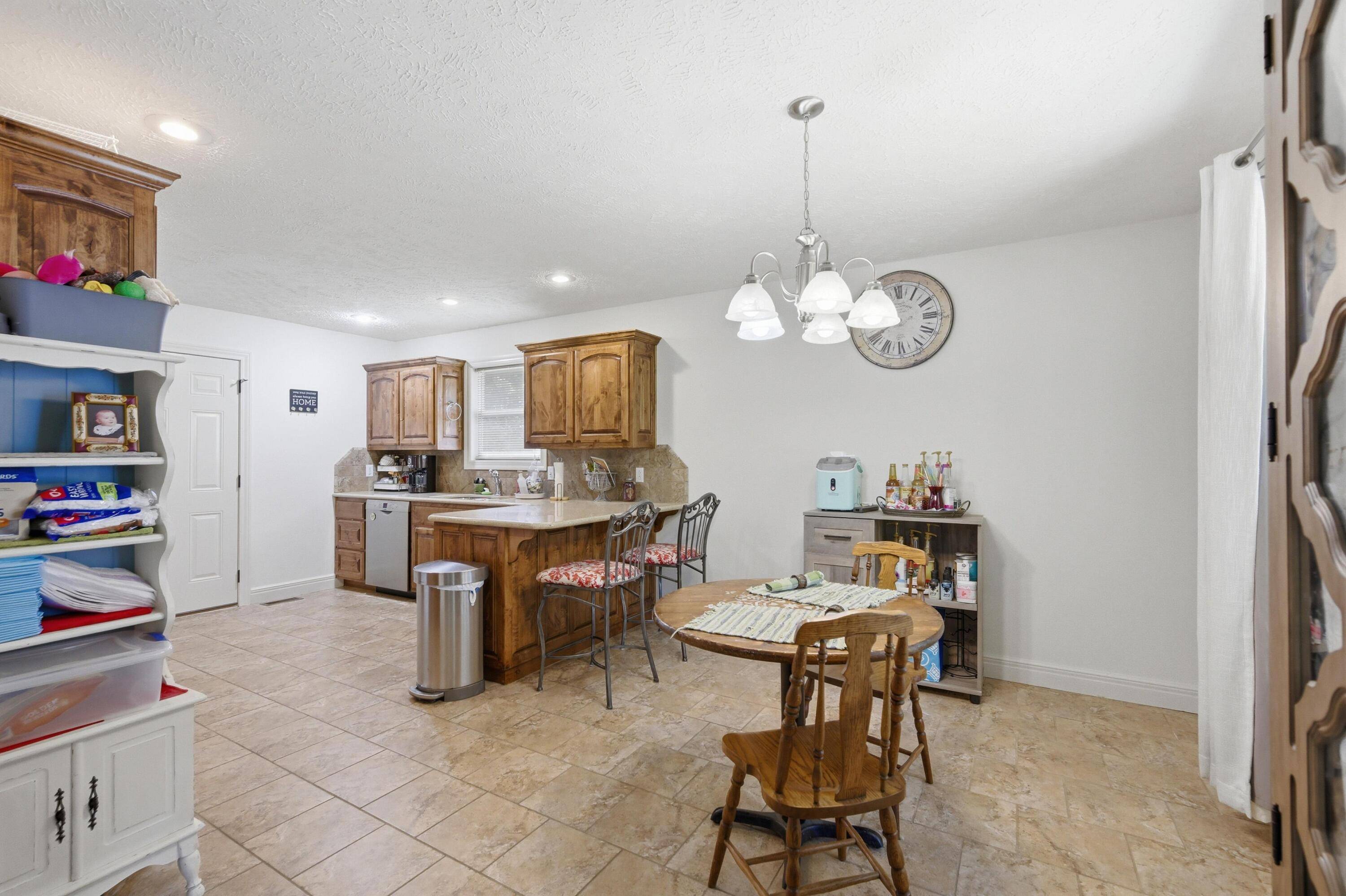 1027 Nickolas ST, Aurora, MO 65605