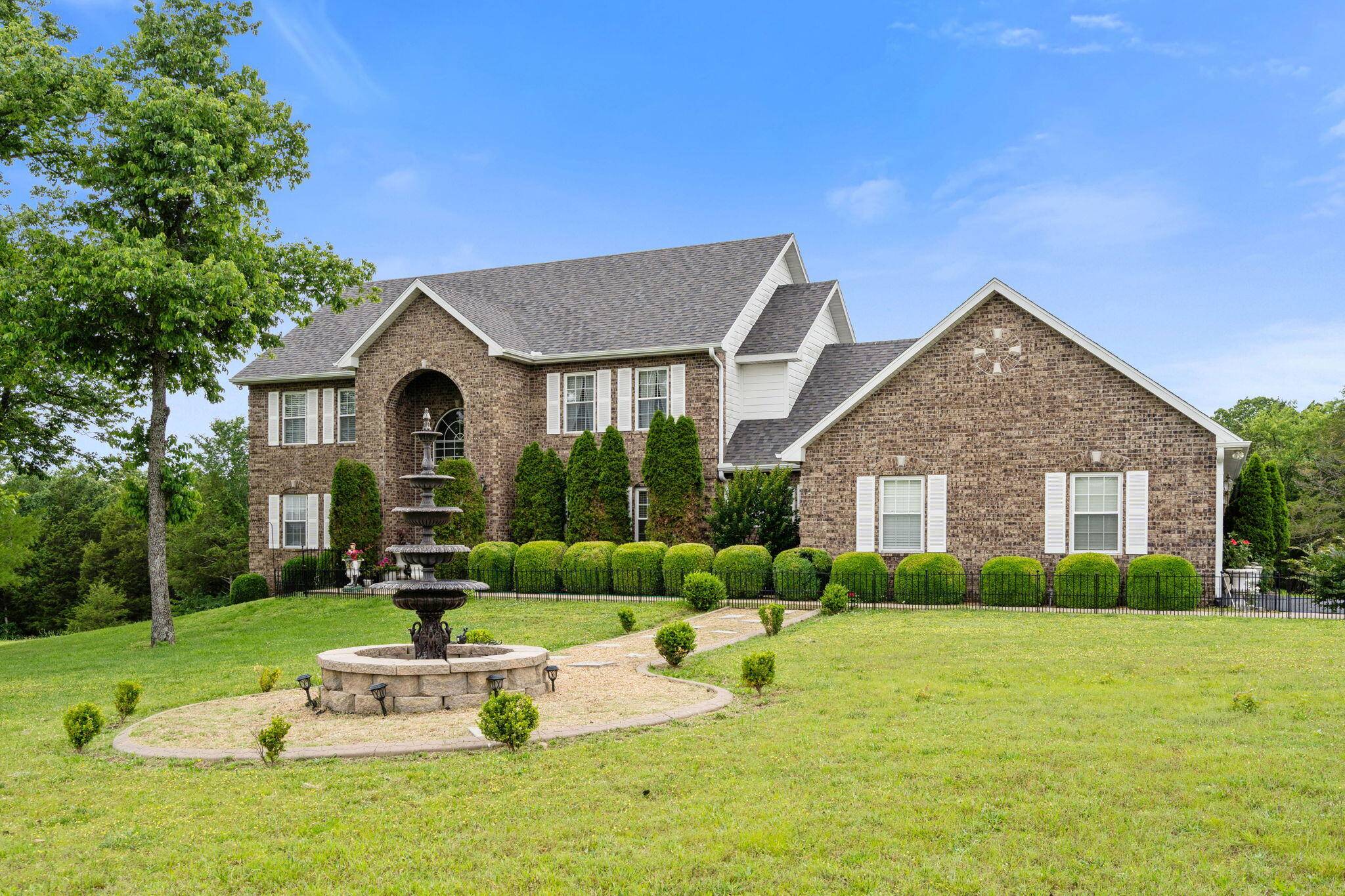 125 Meadowview LN, Branson, MO 65616