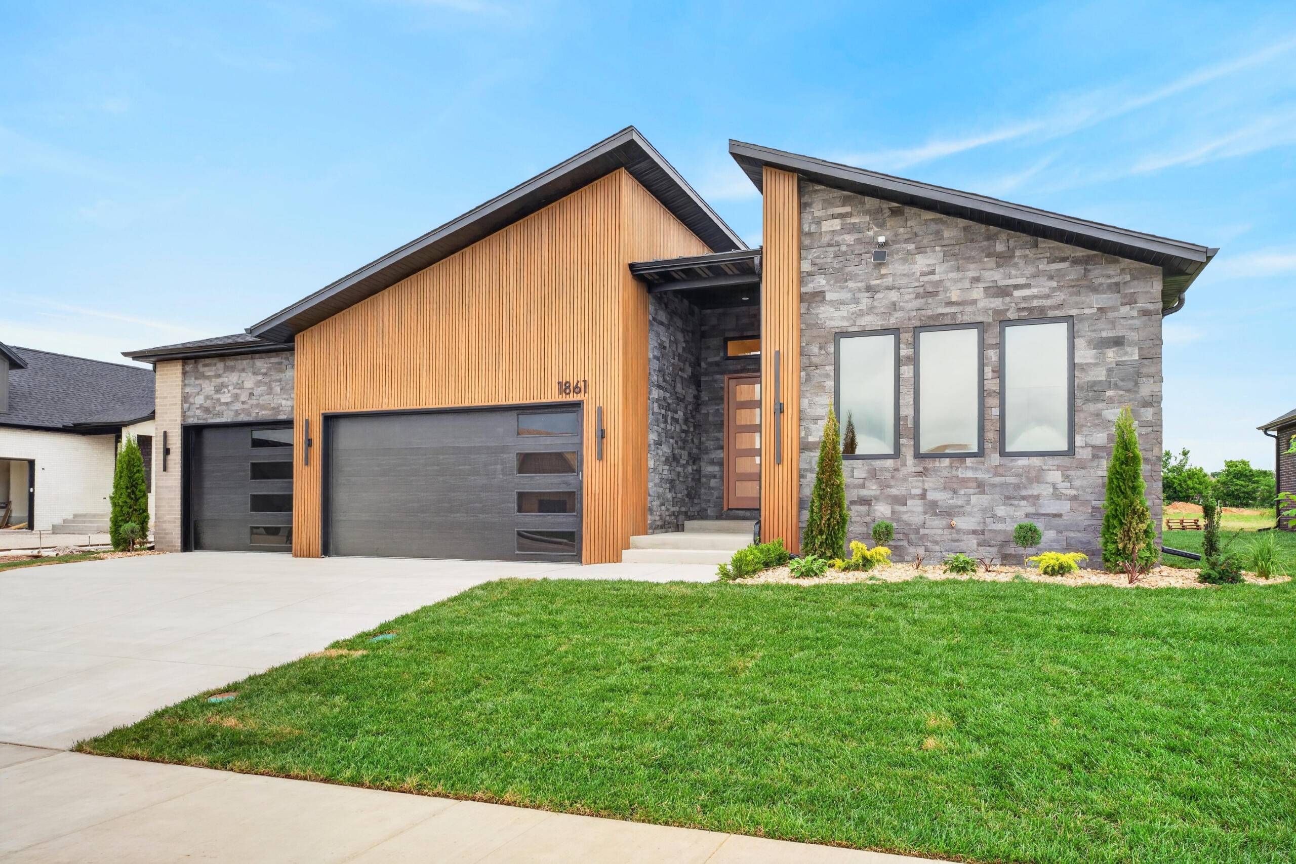 1861 E Skyline AVE, Ozark, MO 65721