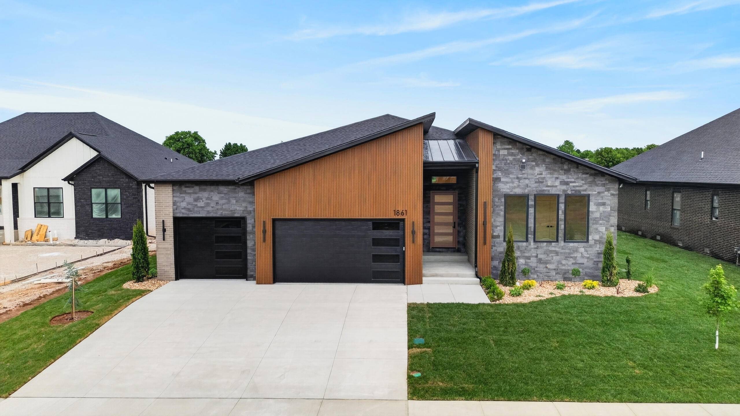 1861 E Skyline AVE, Ozark, MO 65721