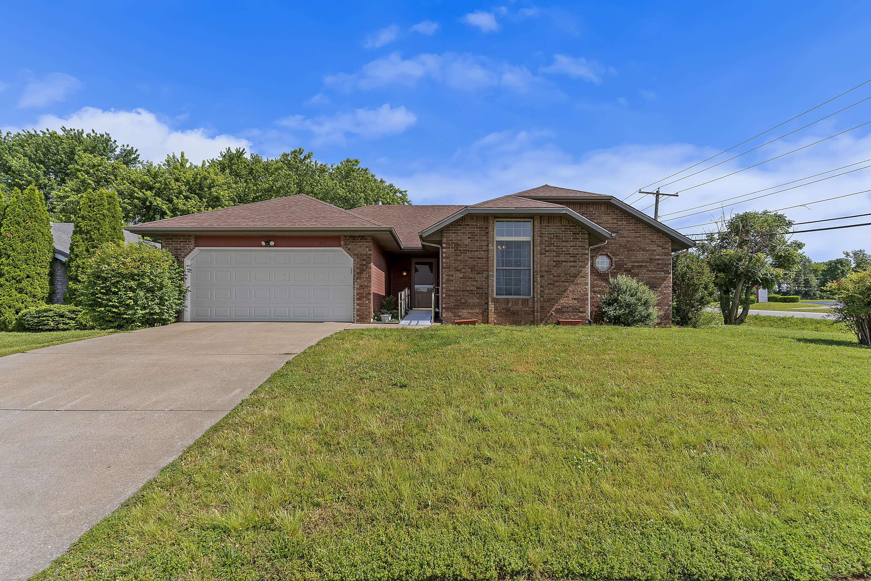 2211 W Deerfield ST, Springfield, MO 65807