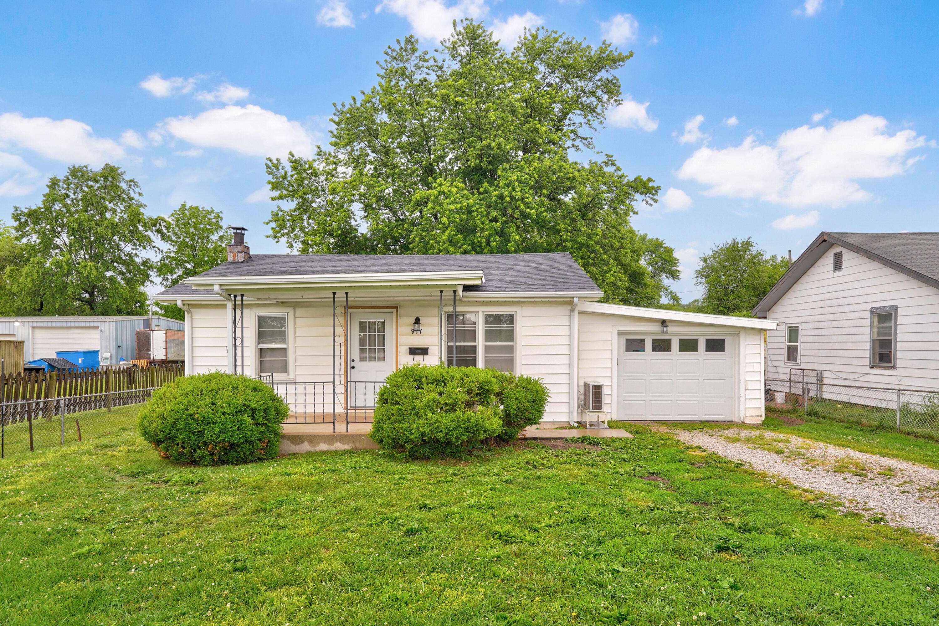 917 S West AVE, Springfield, MO 65802