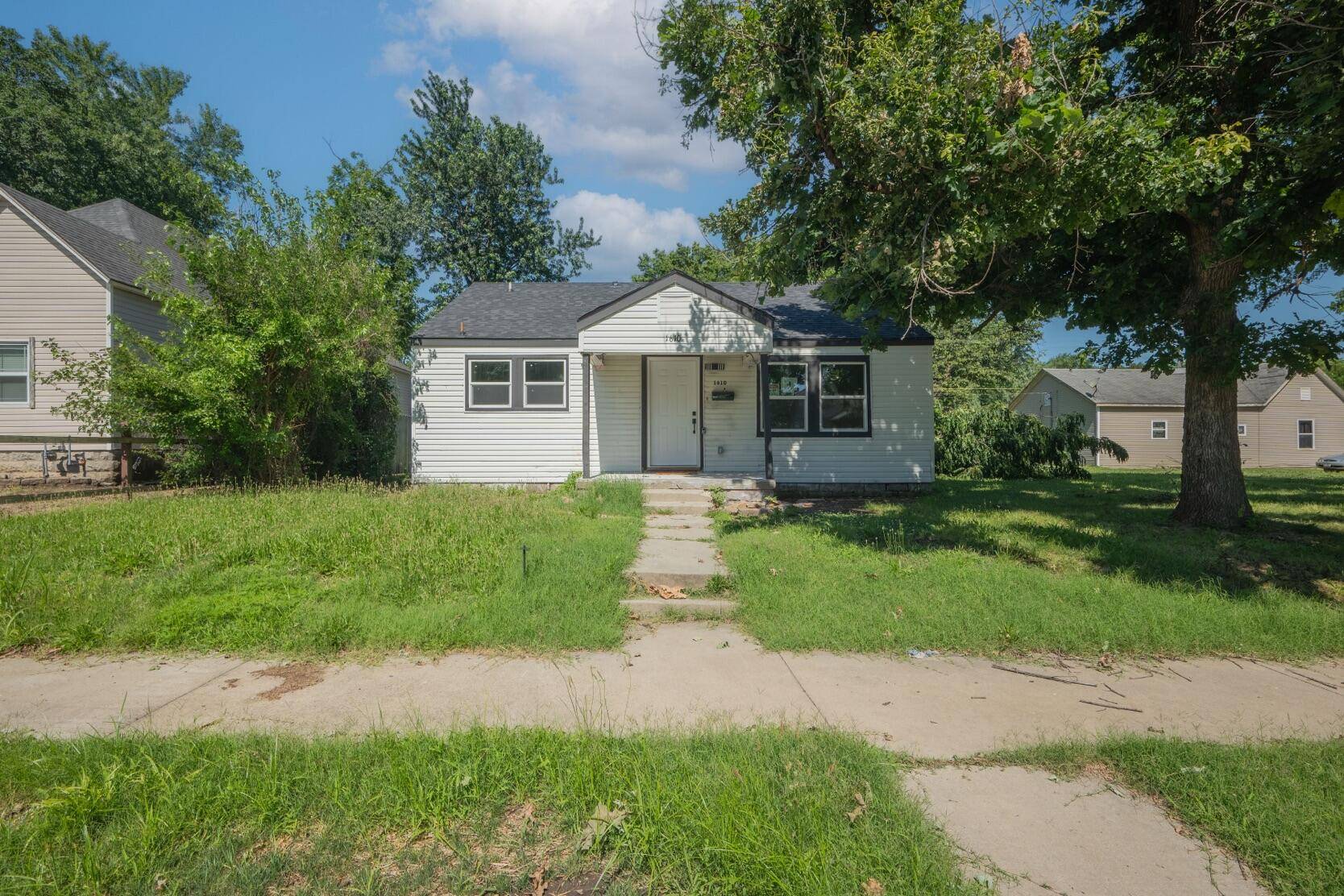 1610 S Byers AVE, Joplin, MO 64804