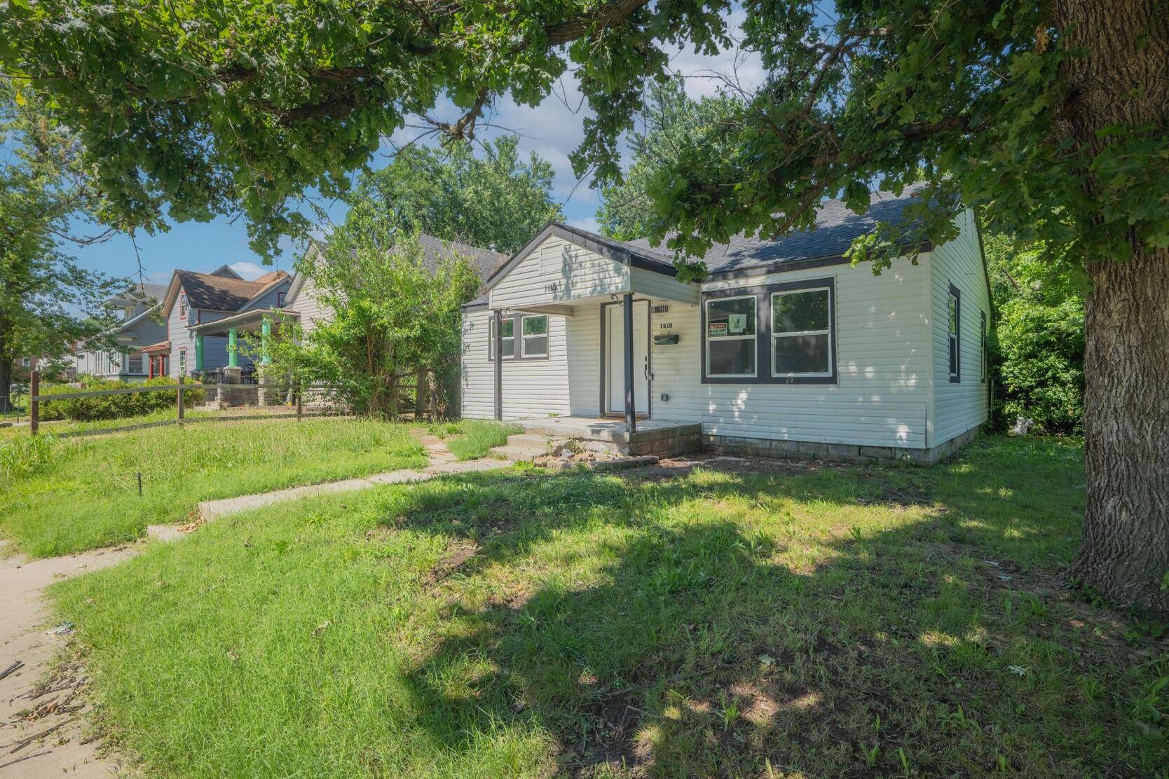1610 S Byers AVE, Joplin, MO 64804
