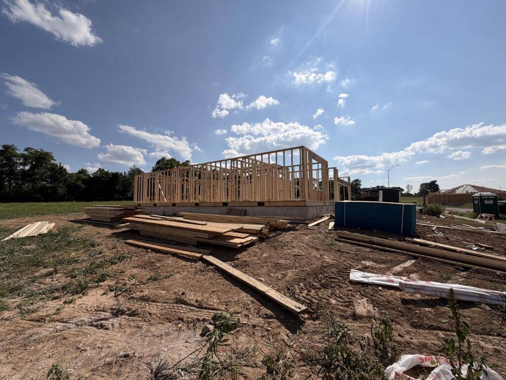 746 W Brook Hollow RD, Nixa, MO 65714