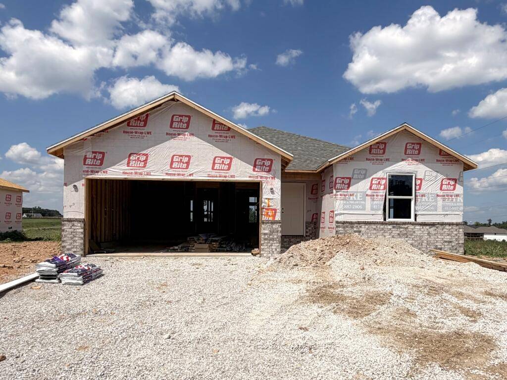 719 W Brook Hollow RD, Nixa, MO 65714