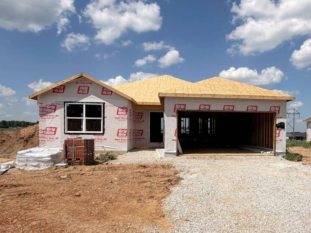 733 W Brook Hollow RD, Nixa, MO 65714