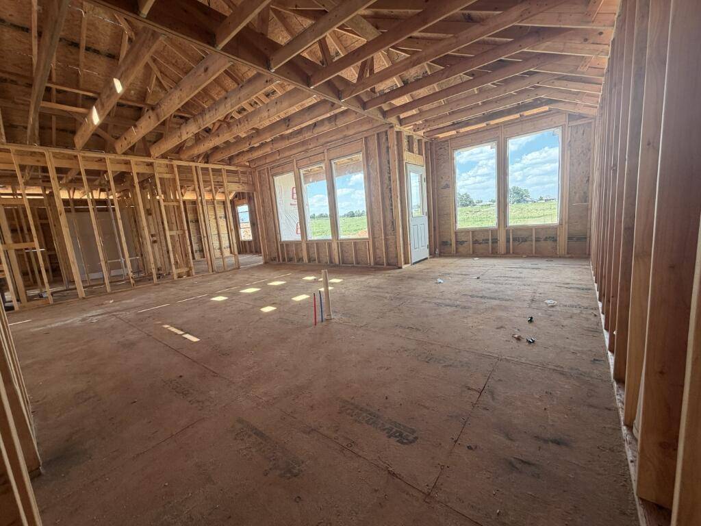 733 W Brook Hollow RD, Nixa, MO 65714