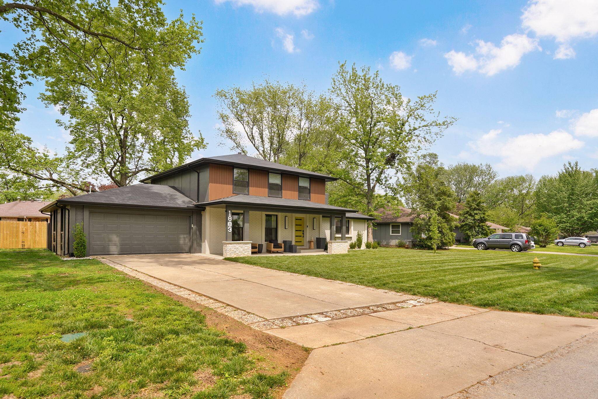 1883 E Cardinal ST, Springfield, MO 65804