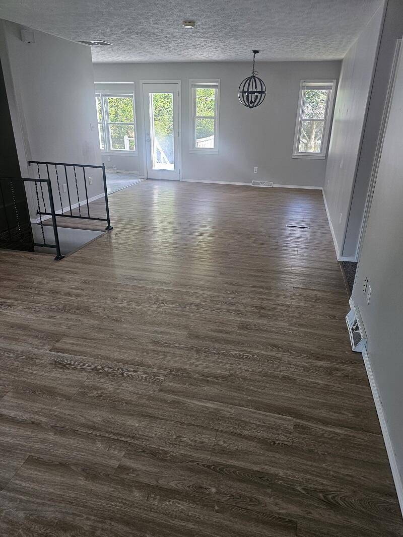 1645 W Swan ST, Springfield, MO 65807