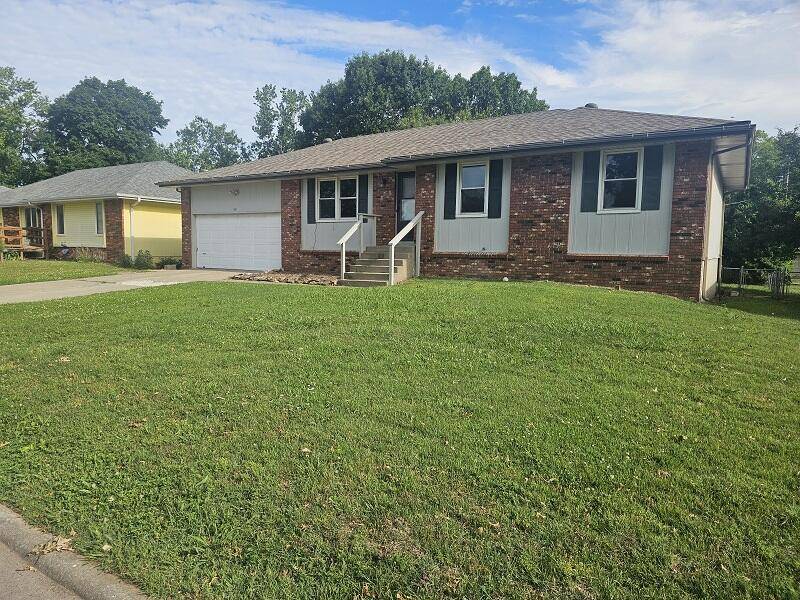 1645 W Swan ST, Springfield, MO 65807