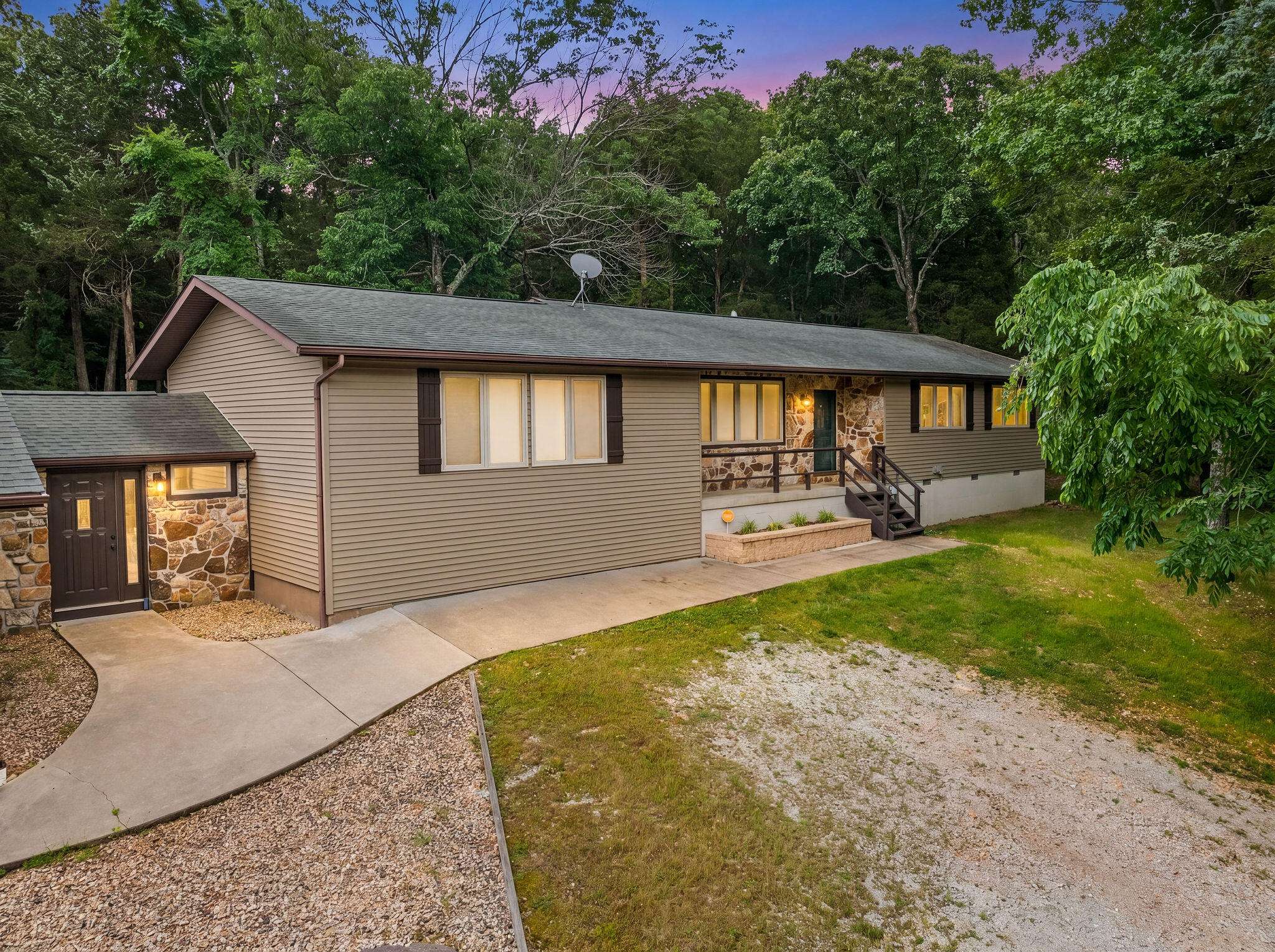 845 Alyeska Point RD, Lampe, MO 65681