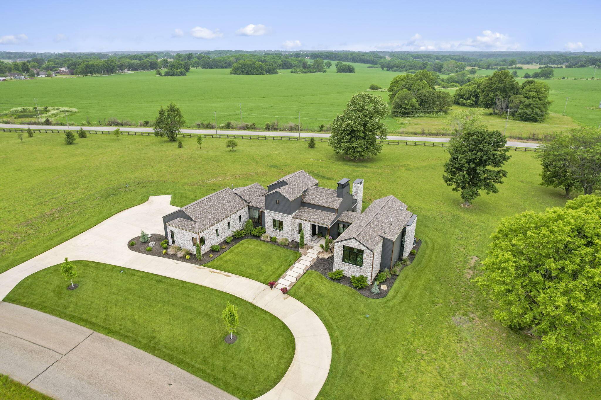 269 E Wisteria LN, Ozark, MO 65721