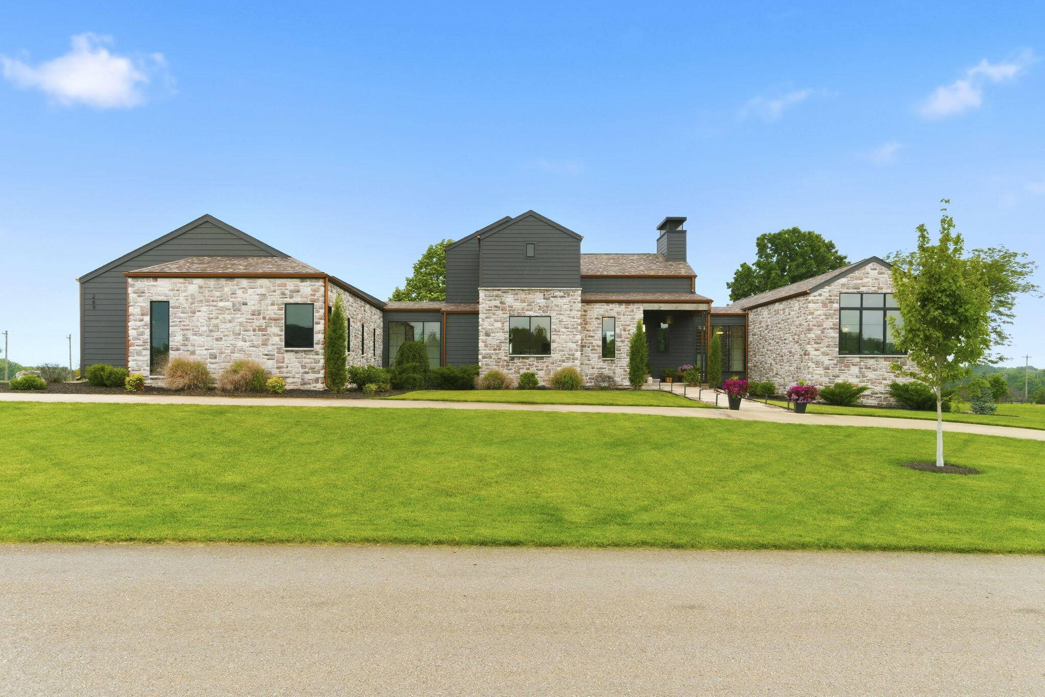 269 E Wisteria LN, Ozark, MO 65721
