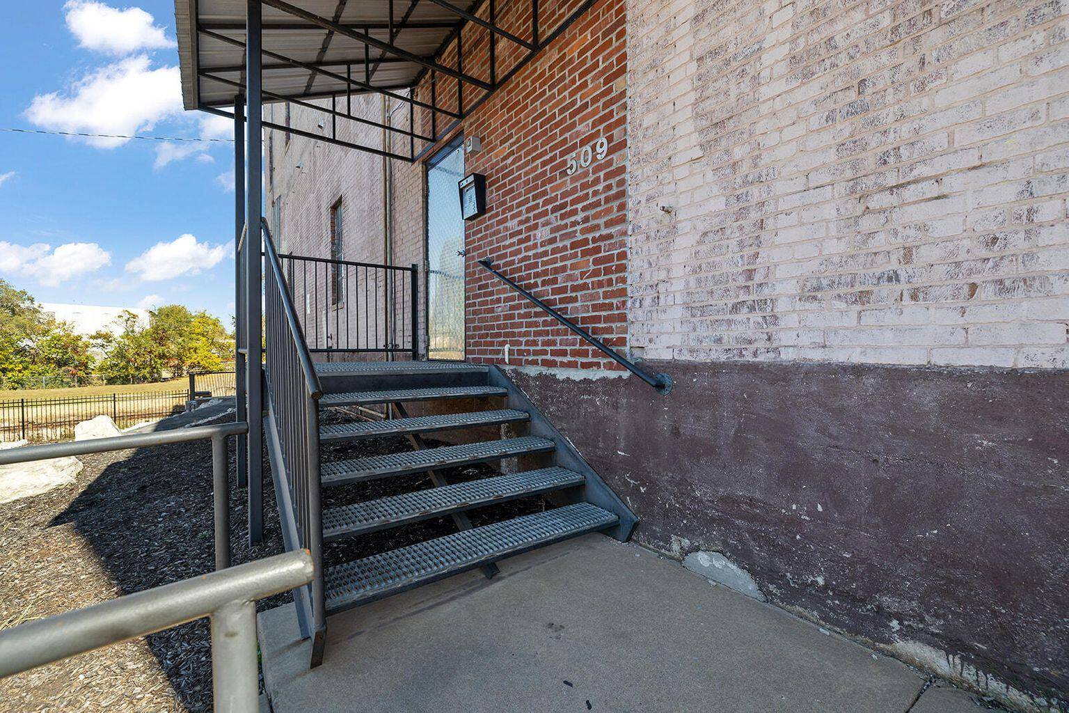 509 W Olive ST #204, Springfield, MO 65806