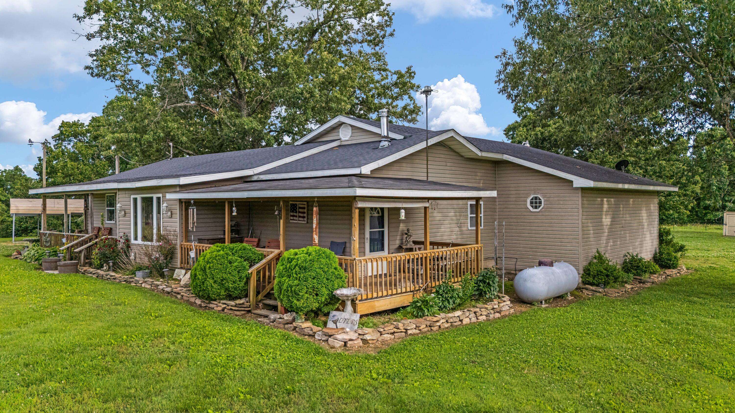 695 County Road 542, Caulfield, MO 65626