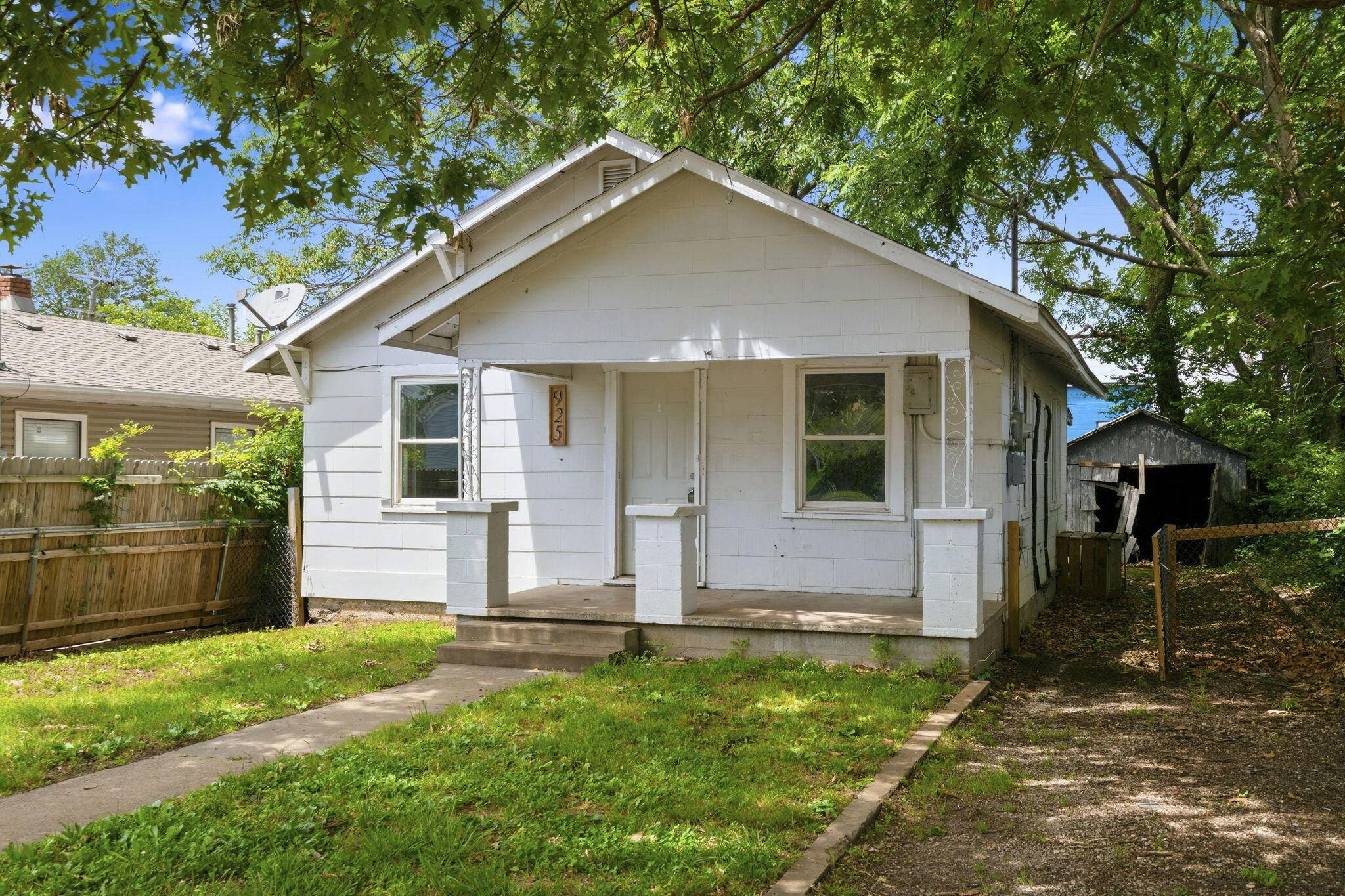 925 W Chicago ST, Springfield, MO 65803