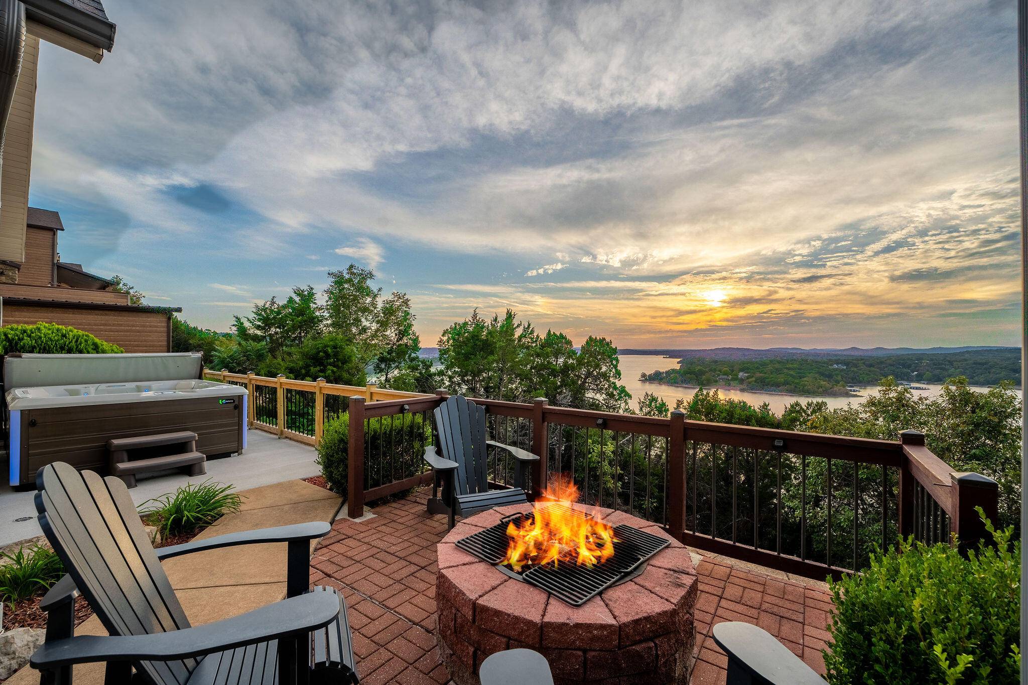 99 Whitefish Bay, Kimberling City, MO 65686