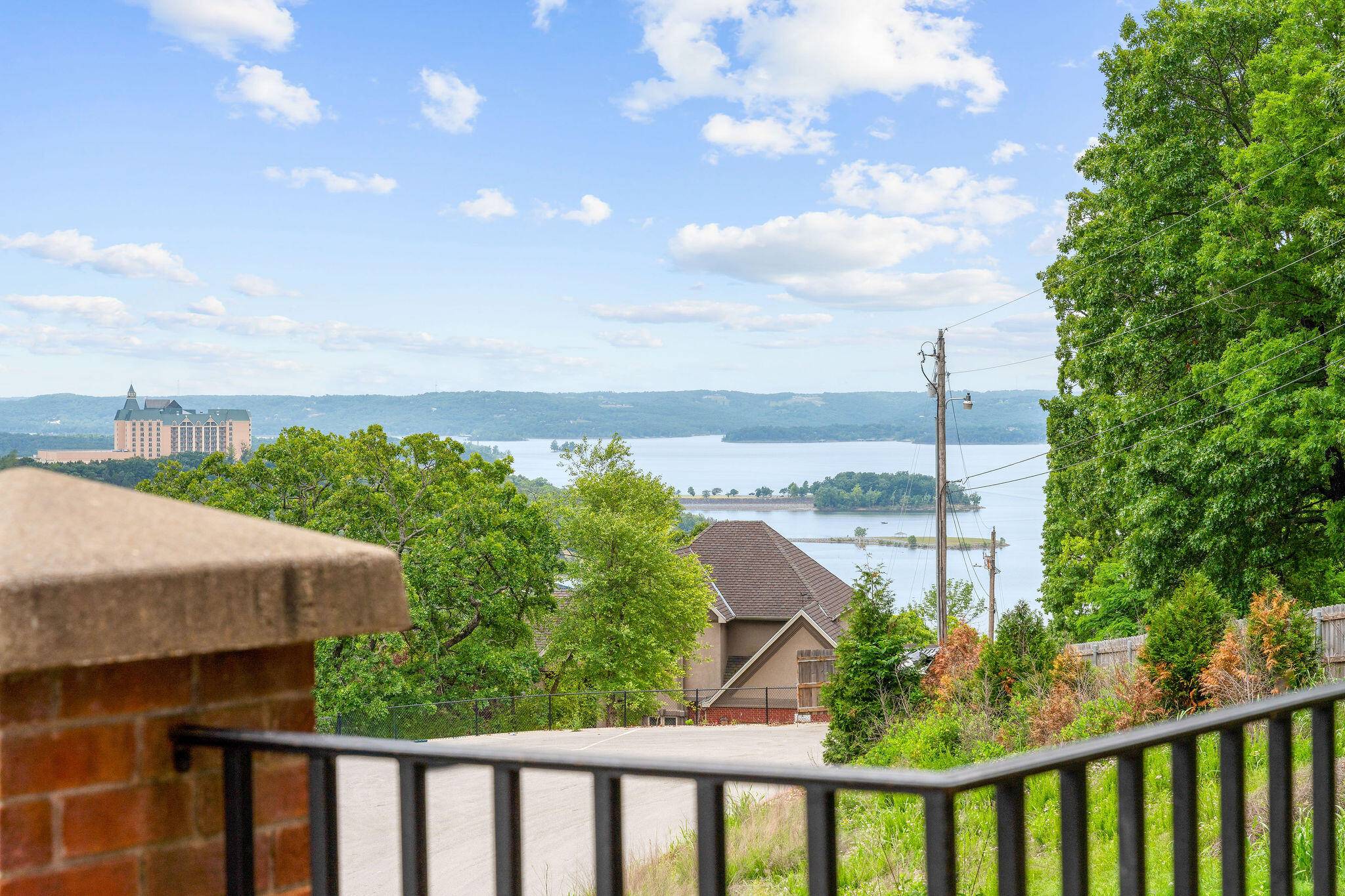 121 Lenhart LN, Branson, MO 65616
